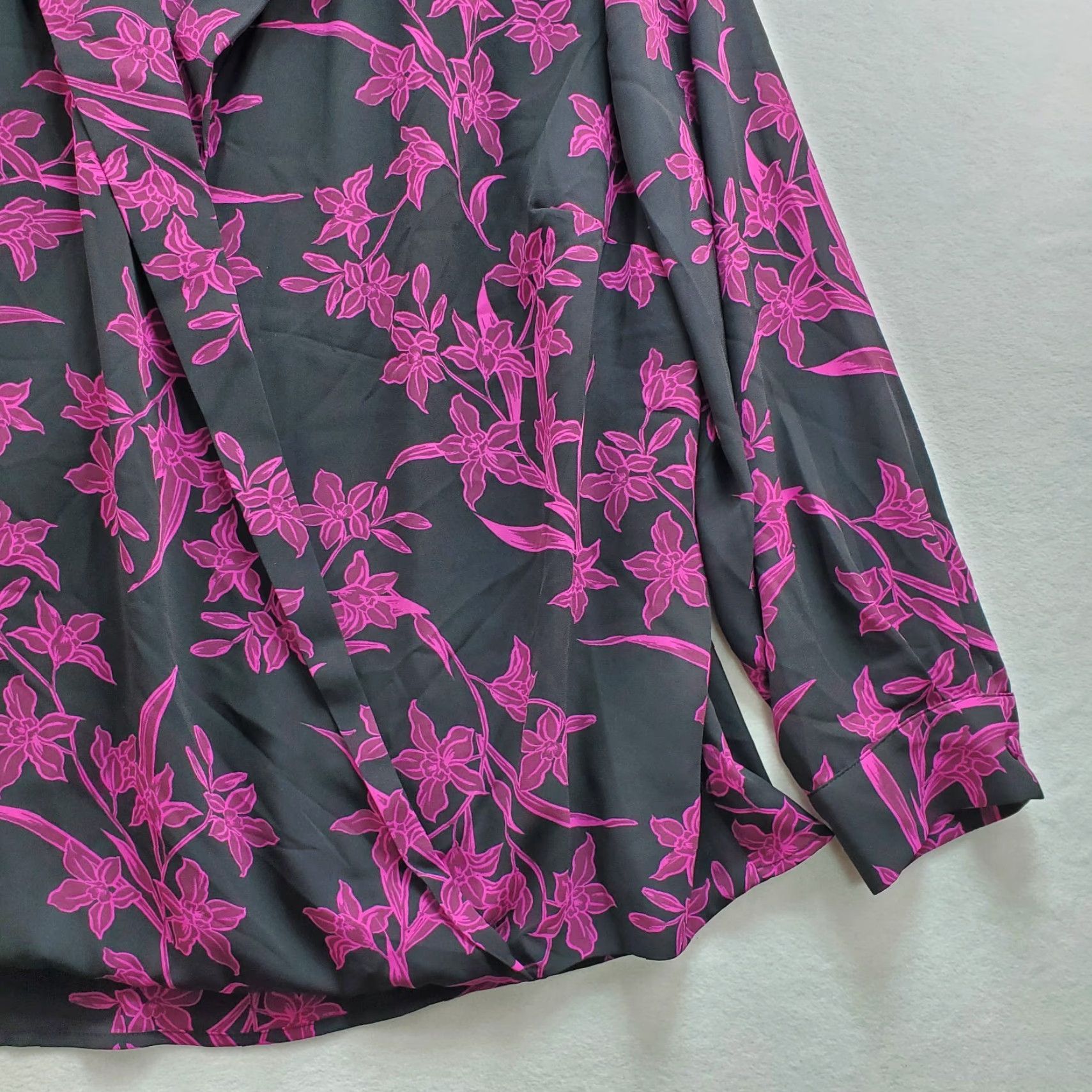 Vince Camuto Vince Camuto Blouse Top Women's 2X Black Purple Floral Overlap Office Cocktail Shirt Women 2X Black Floral Overlap Office Cocktail Vince Camuto Size XXL / US 16-18 / IT 52-54 - 4 Thumbnail