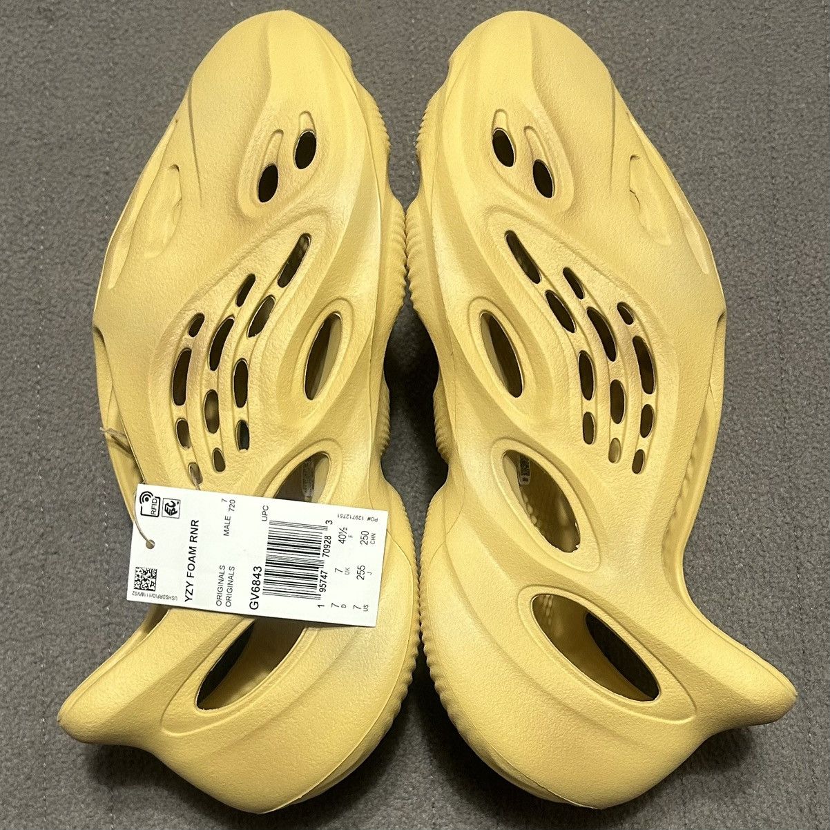 Adidas × Yeezy Adidas Yeezy Foam RNR Runner Desert Sand 2023 YZY Size 7 New Size US 7 / EU 40 - 4 Thumbnail