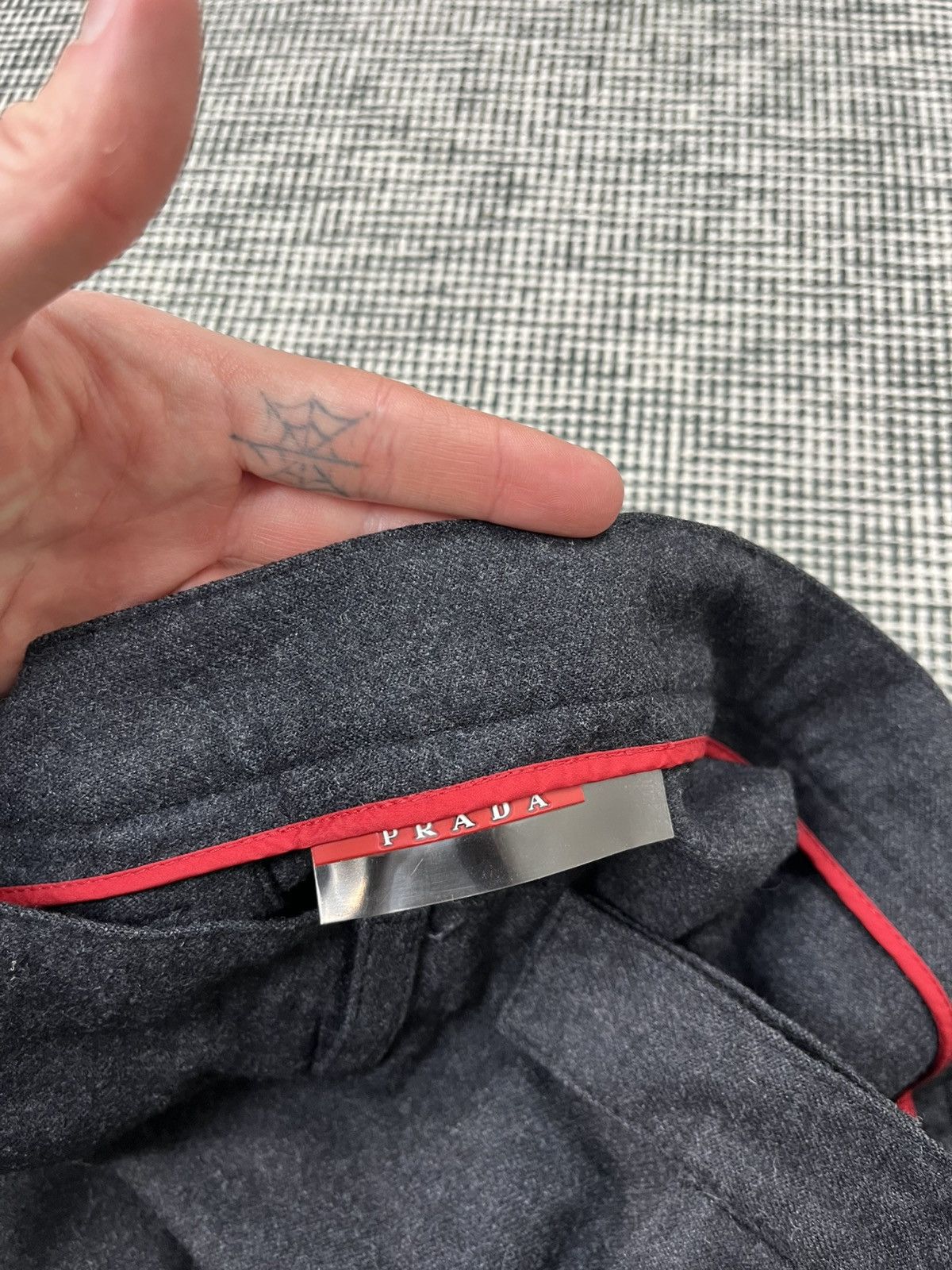 Prada Prada wool charcoal essential blank trousers basic pants Size US 36 / EU 52 - 4 Thumbnail