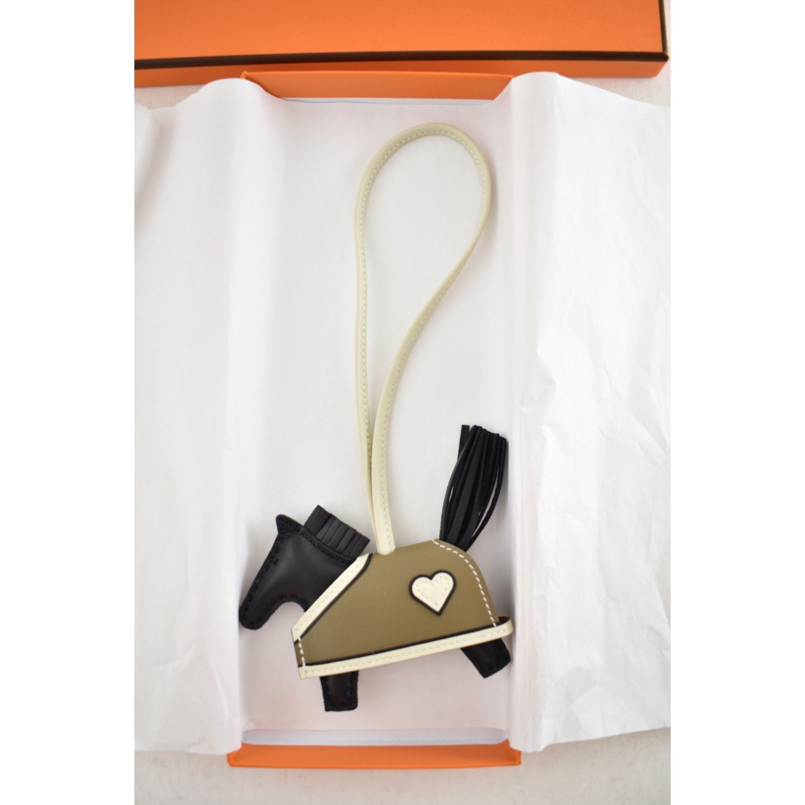 Hermes Hermes Horse Rodeo Coeur PM Heart Black Etoupe Leather Charm Size ONE SIZE - 3 Thumbnail