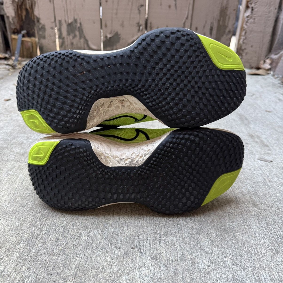 Nike Nike ZoomX Invincible Run Volt 9.5 Size US 9.5 / EU 42-43 - 6 Thumbnail