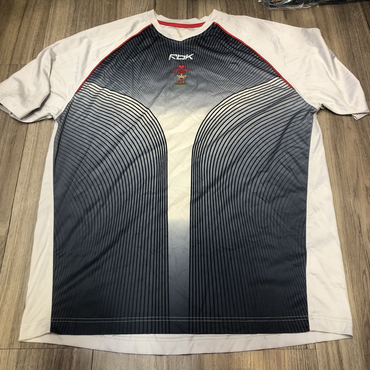 Reebok × Vintage Wales 2000s rugby training jersey Size US XL / EU 56 / 4 - 1 Thumbnail