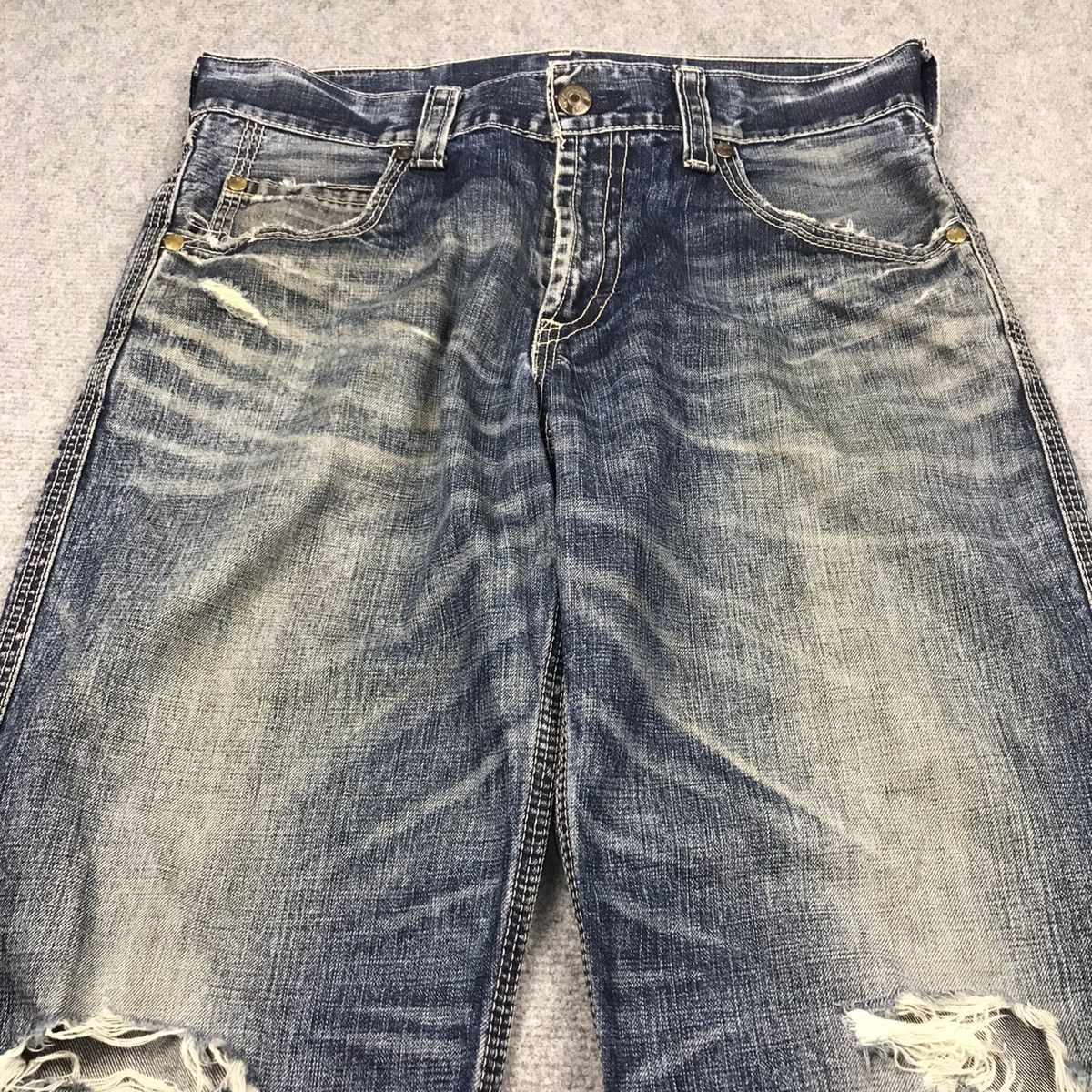 Levi's Vintage Clothing RIPPED DISTRESSED LEVIS BLUE DENIM BAGGY PANTS 142 Size US 34 / EU 50 - 6 Thumbnail