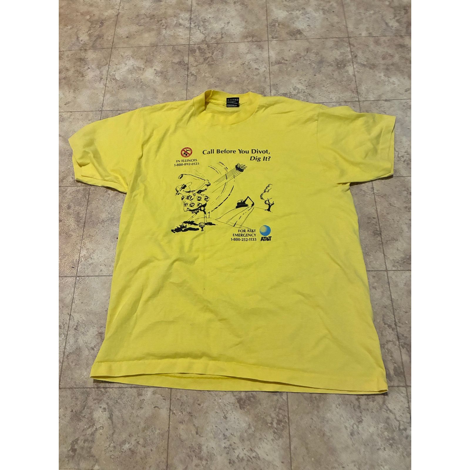 Fruit Of The Loom Vintage Yellow T-Shirt XL “Cold Before You Dig It” Size US XL / EU 56 / 4 - 4 Thumbnail