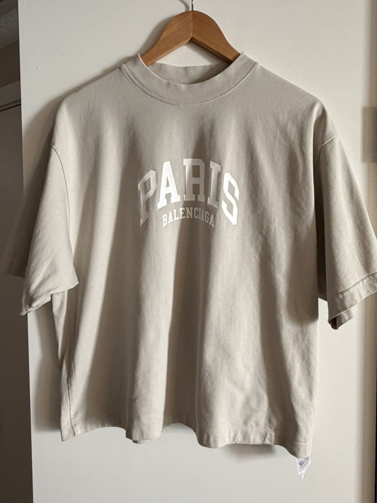 Balenciaga Paris City oversized T-shirt CROPPED fits like S Size US XS / EU 42 / 0 - 1 Thumbnail