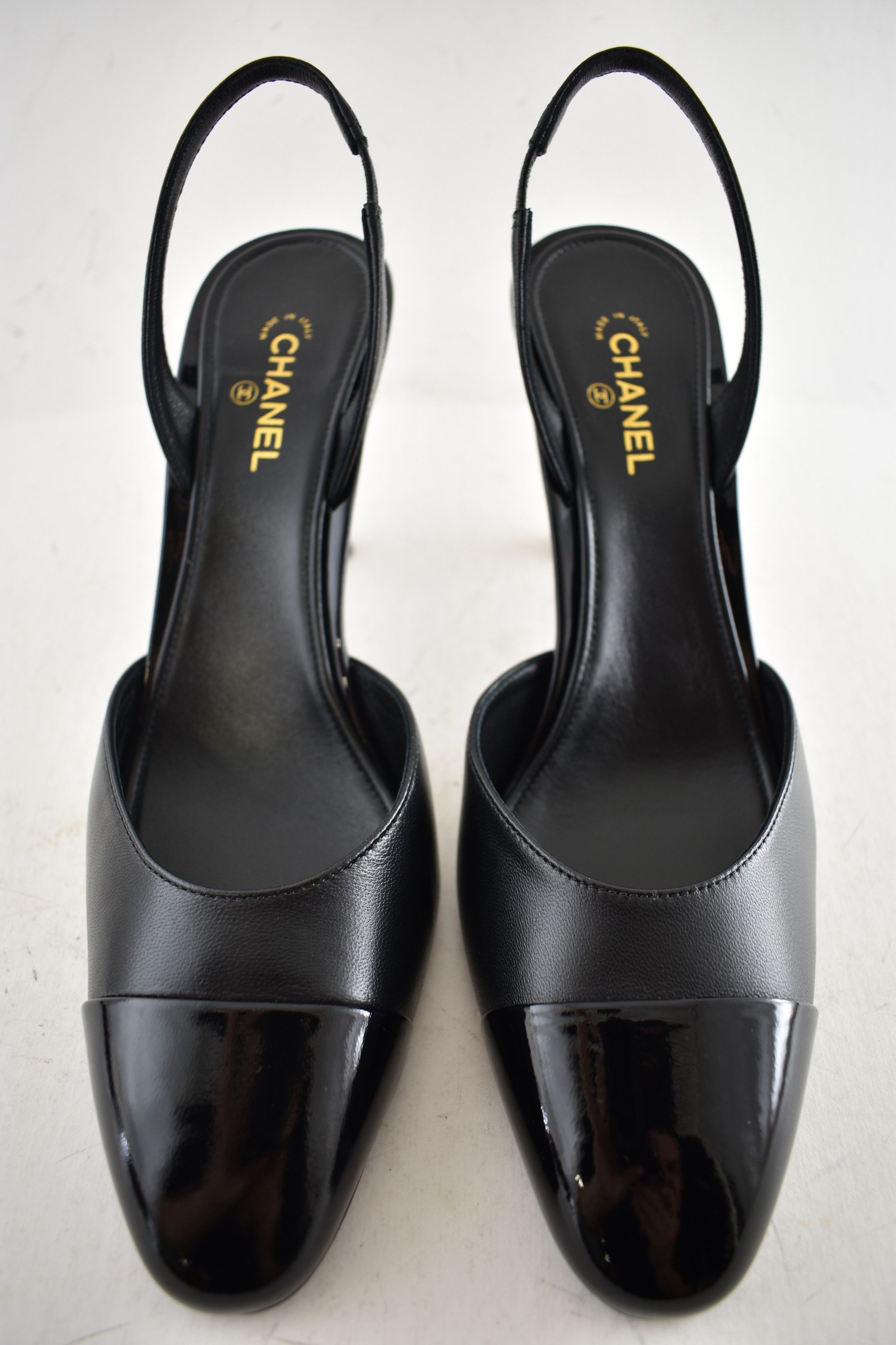 Chanel 26A Blazy Red Apple Sling CC Logo Slingback Heel Pump 39 Size US 9 / IT 39 - 8 Thumbnail