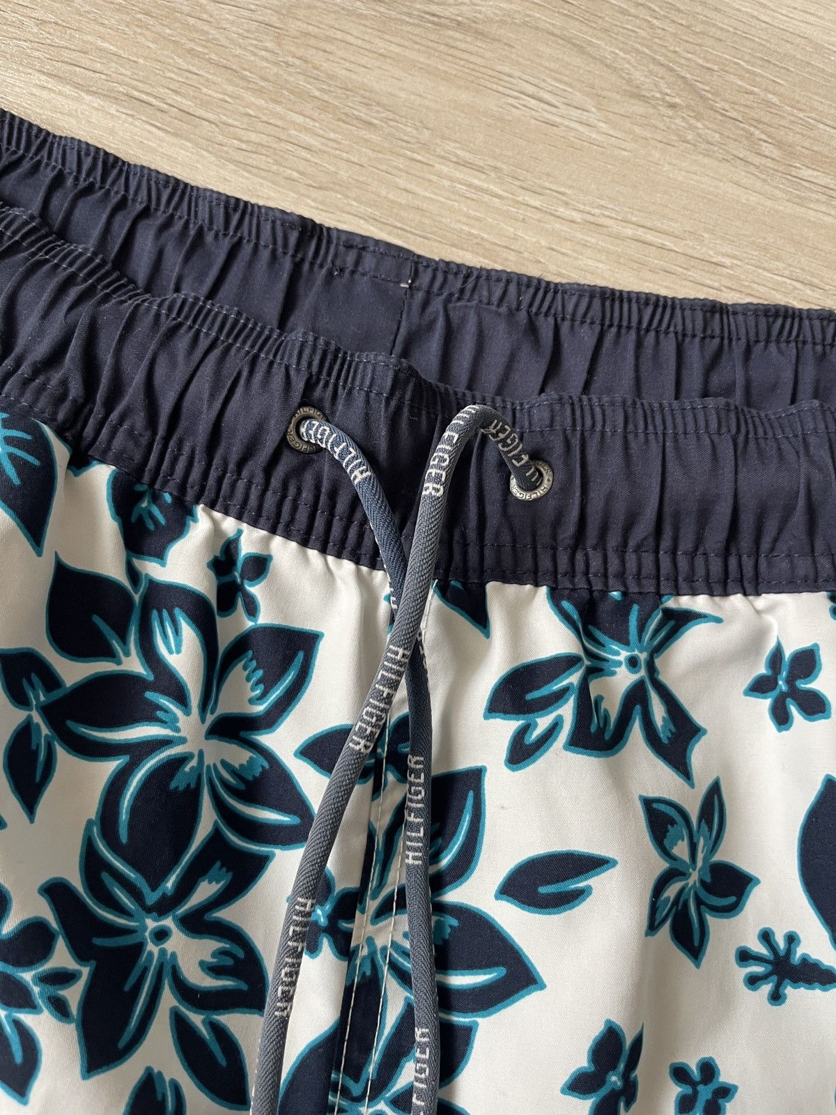 Tommy Hilfiger Tommy Hilfiger Floral Swim Trunks - Tropical Hibiscus Print Size US 34 / EU 50 - 4 Thumbnail