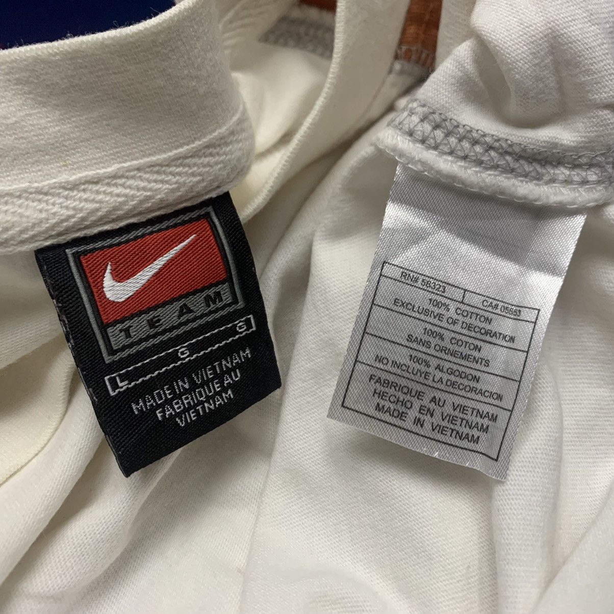 Nike Vintage Nike Center Logo Texas Longhorns Longsleeve Tshirt Size US L / EU 52-54 / 3 - 11 Thumbnail