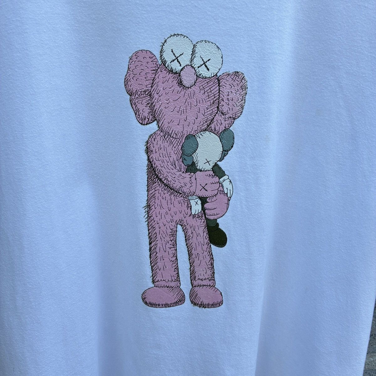 Kaws × Uniqlo Kaws x Uniqlo UT White Graphic Pink BFF T-Shirt Size US M / EU 48-50 / 2 - 4 Thumbnail