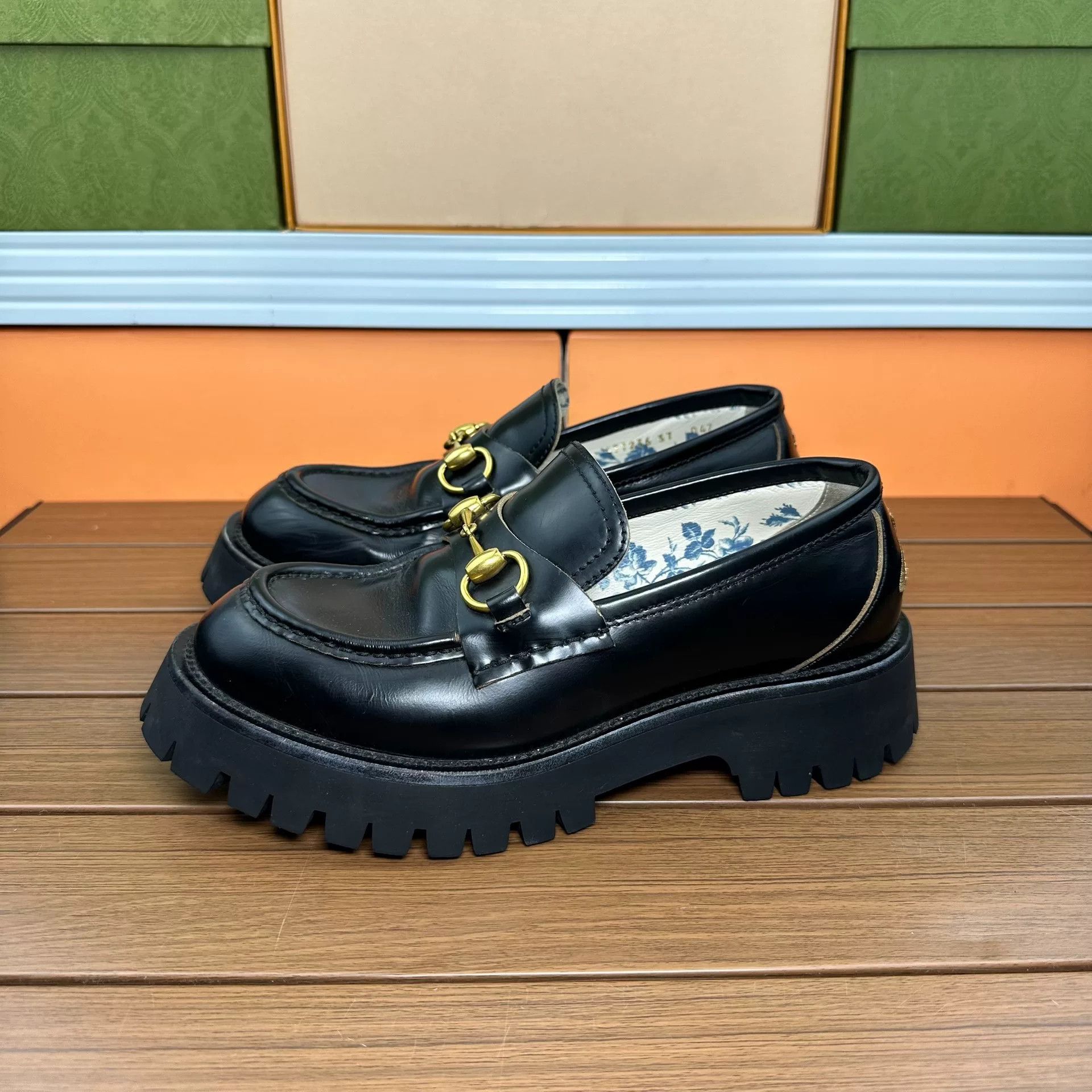 Gucci Gucci Lowtop Sneakers it_37 Women Size US 7 / IT 37 - 1 Thumbnail