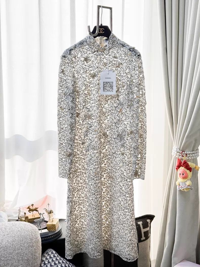 Chanel Chanel Long-sleeved lace dress with badge embroidery and p Size XXS / US 00 / IT 34 - 1 Thumbnail