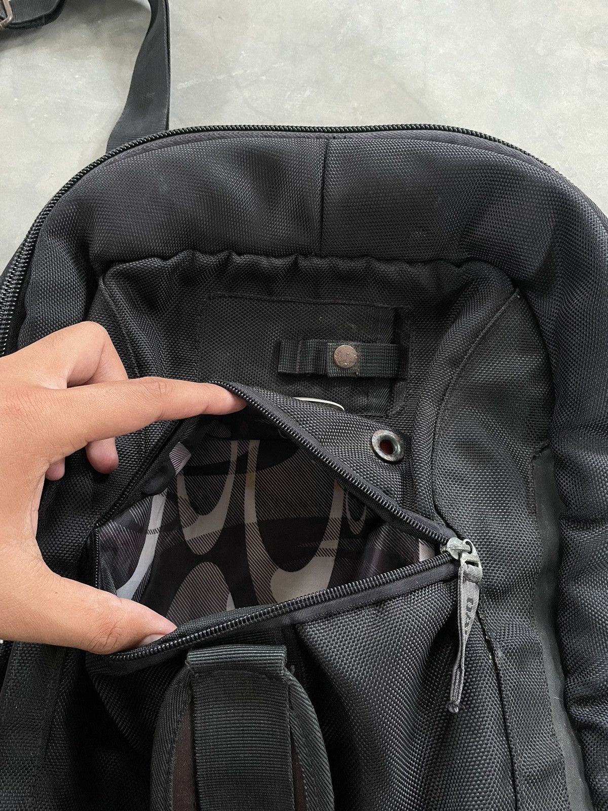 Oakley Vintage Oakley Software Backpack Slingbag Icon Size ONE SIZE - 14 Thumbnail