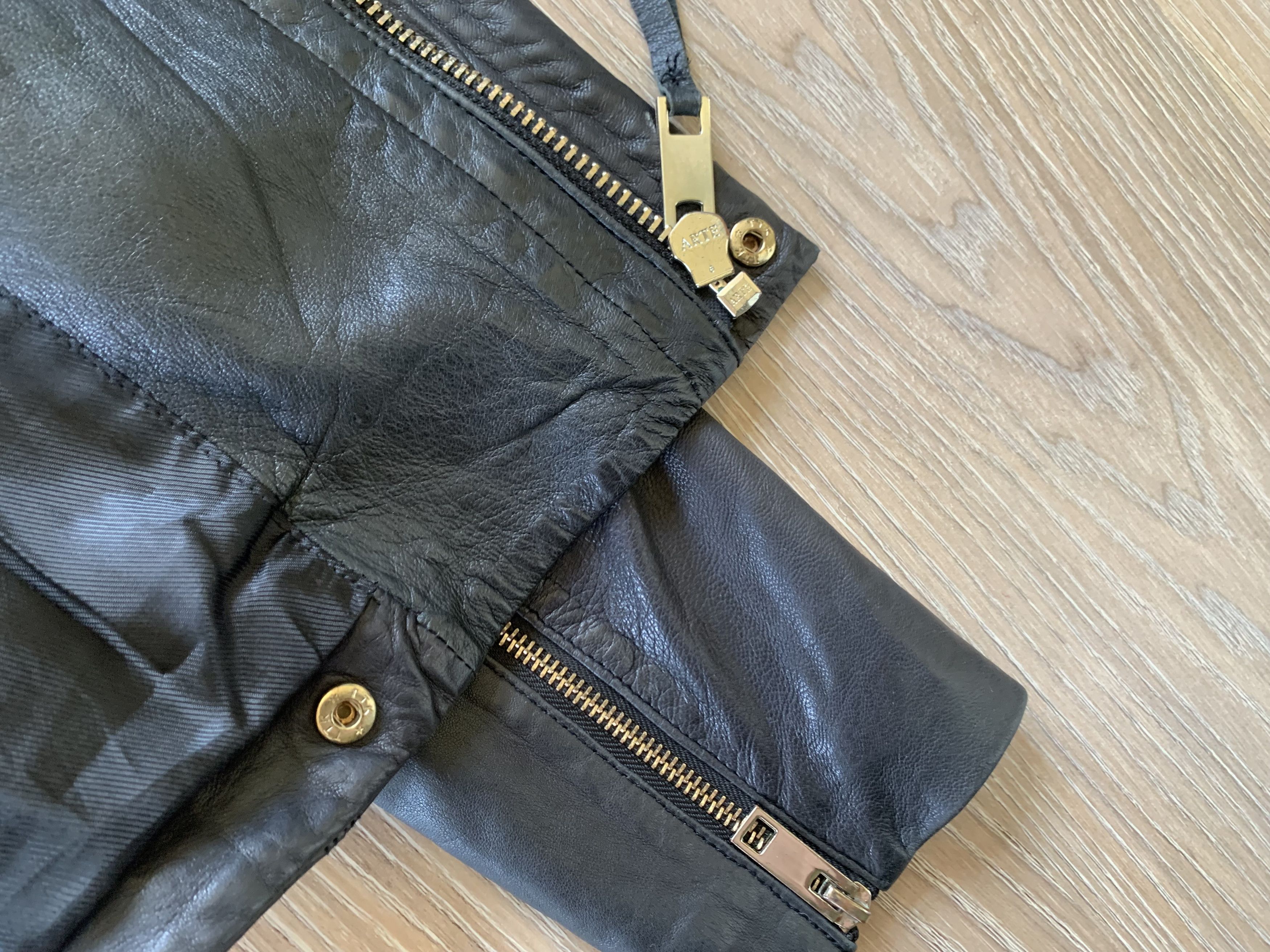 Mango Mango Black Leather Biker Jacket With Fur Size S / US 4 / IT 40 - 7 Thumbnail