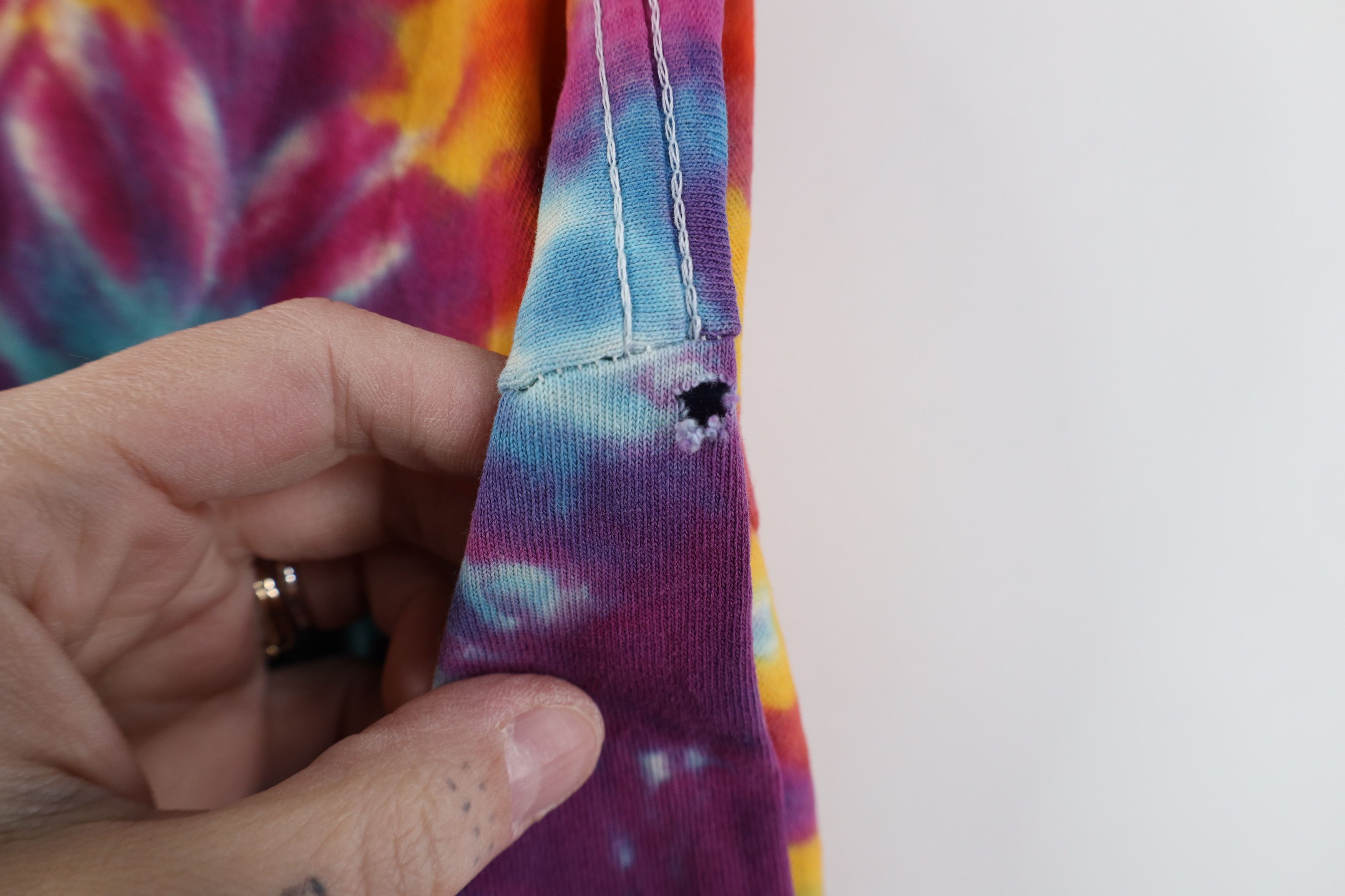 Vintage Vintage 90s Tie Dye The Beatles Anthology Band T-Shirt USA Size US L / EU 52-54 / 3 - 9 Thumbnail
