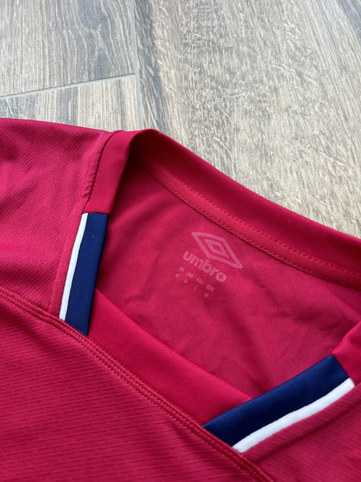 Umbro × Vintage Umbro O2 England rugby jersey mens Size US M / EU 48-50 / 2 - 3 Thumbnail