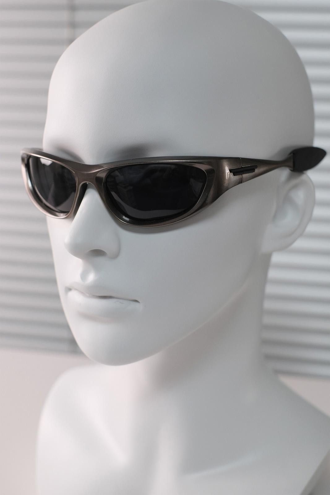 Japanese Brand Cyberpunk Y2k Avant Garde Futuristic Gunmetal Sunglasses OS Size ONE SIZE - 4 Thumbnail