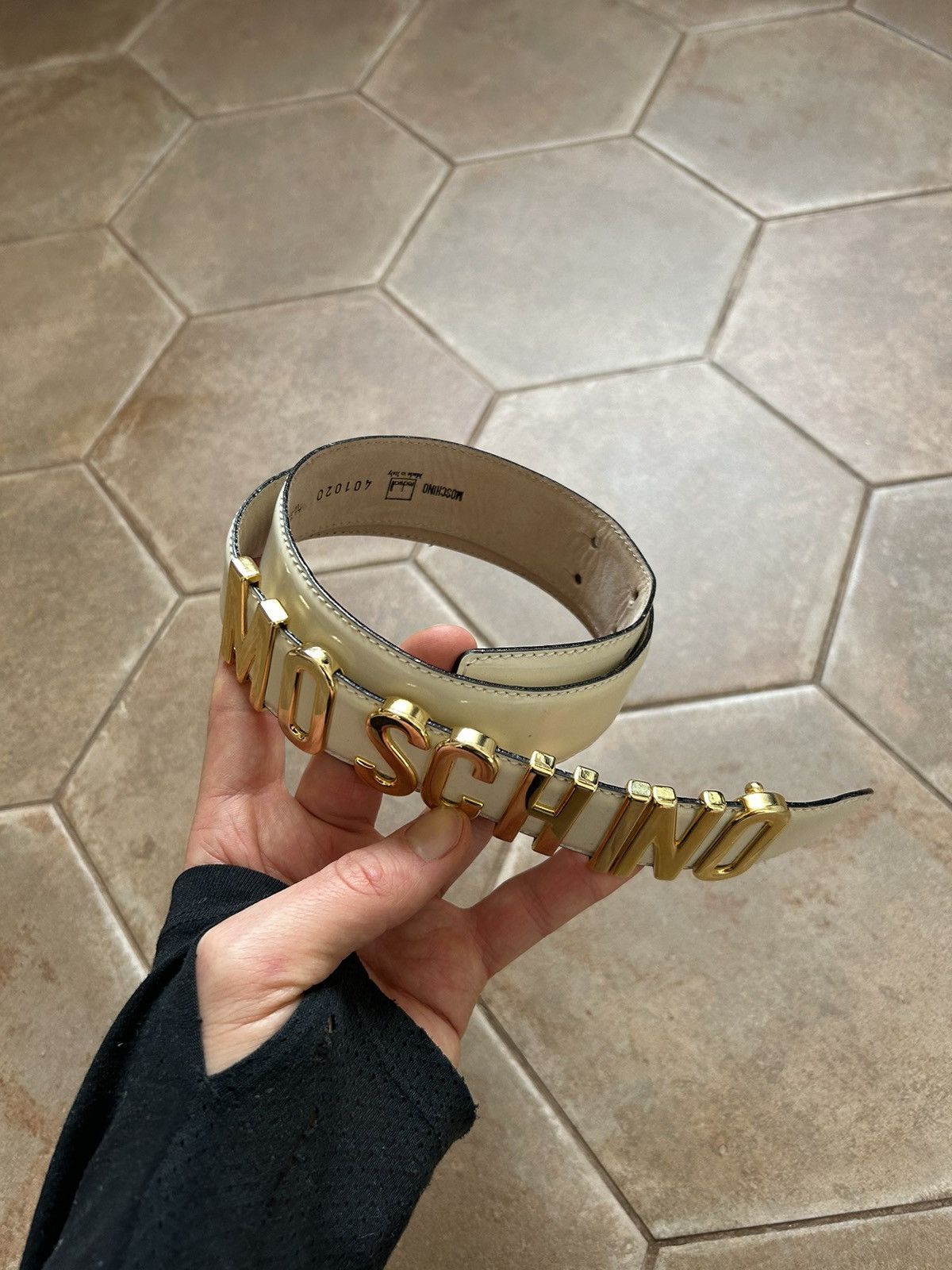 Designer × Moschino Moschino Logo Buckle Leather Belt Fuchsia Size ONE SIZE - 3 Thumbnail