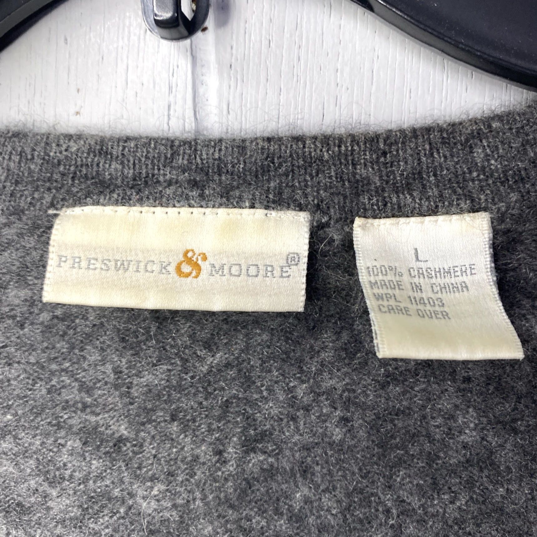 Vintage VINTAGE Preswick & Moore 100% Cashmere Sweater Womens L Gray Crew Neck Long Sleeve Pullover Knit Lightweight Size L / US 10 / IT 46 - 2 Thumbnail