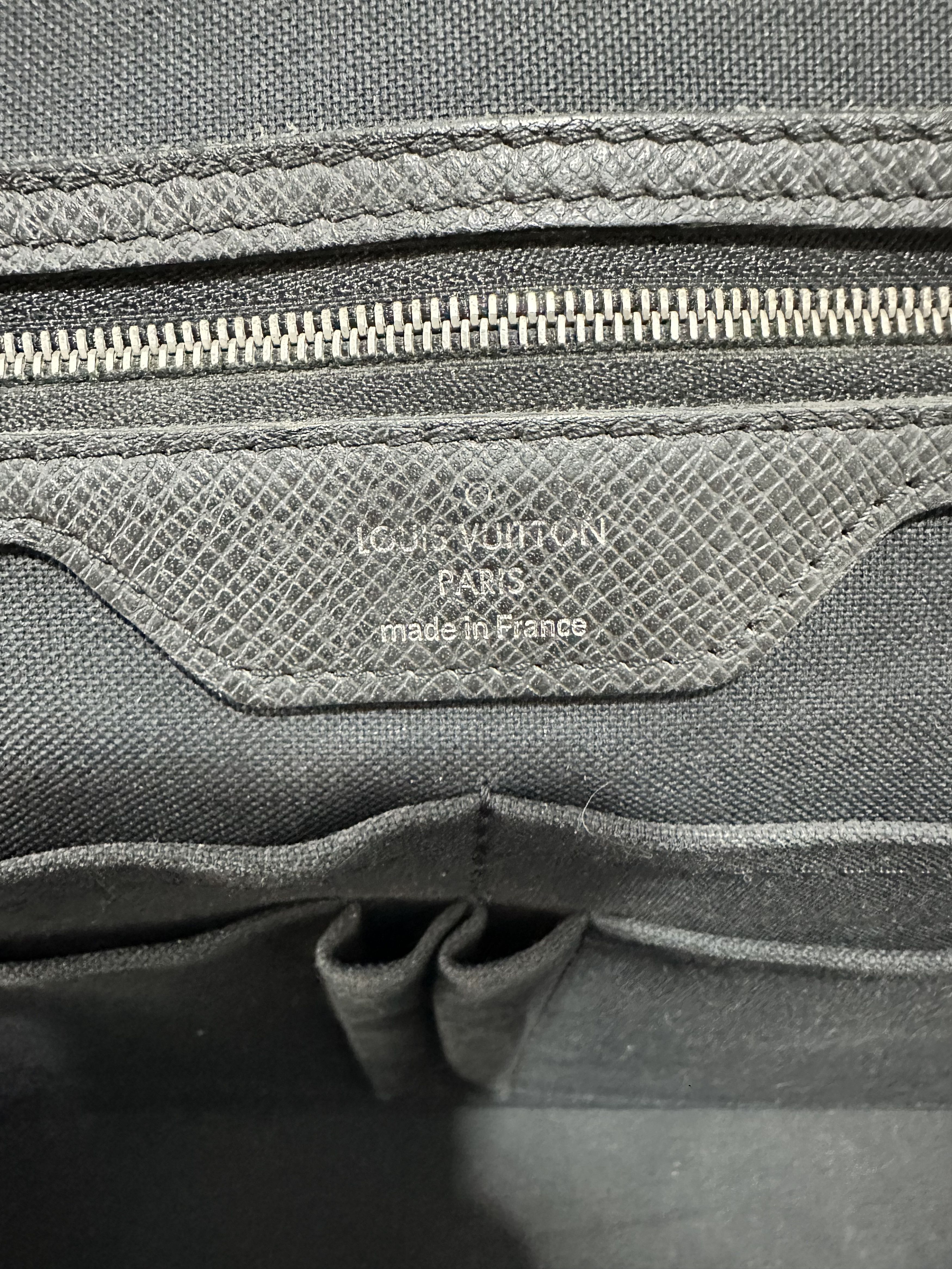 Louis Vuitton Louis Vuitton Black Taiga Leather Neo Igor Briefcase Size ONE SIZE - 6 Thumbnail