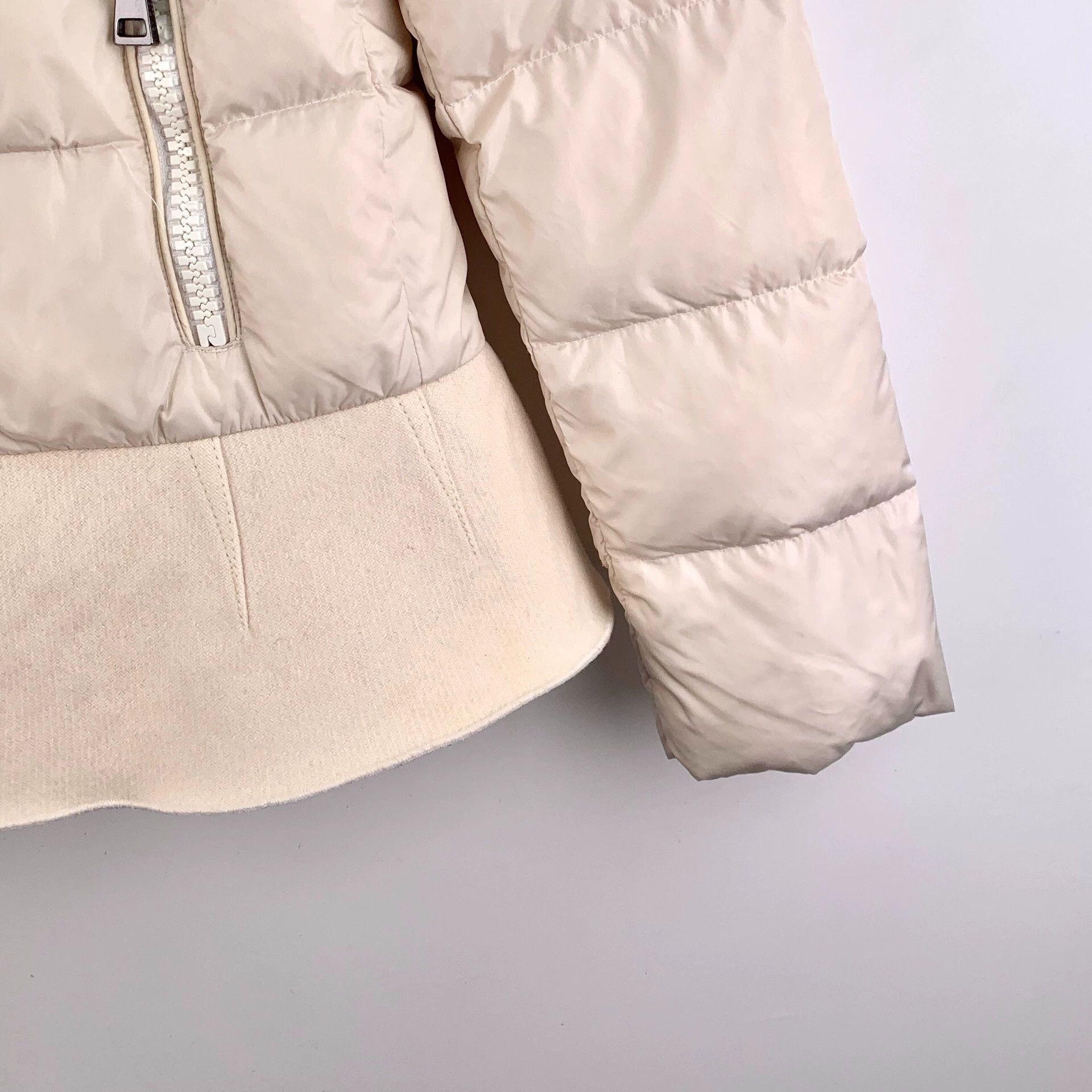 Moncler KW0735 Moncler Off-white Logo Ruffle Zipper Down Jacket Size S / US 4 / IT 40 - 4 Thumbnail