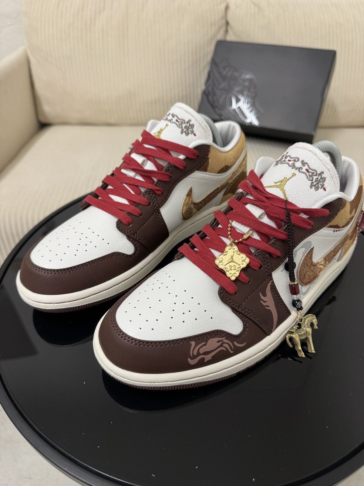 Nike Air Jordan 1 Low SE Size US 8 / EU 41 - 2 Thumbnail