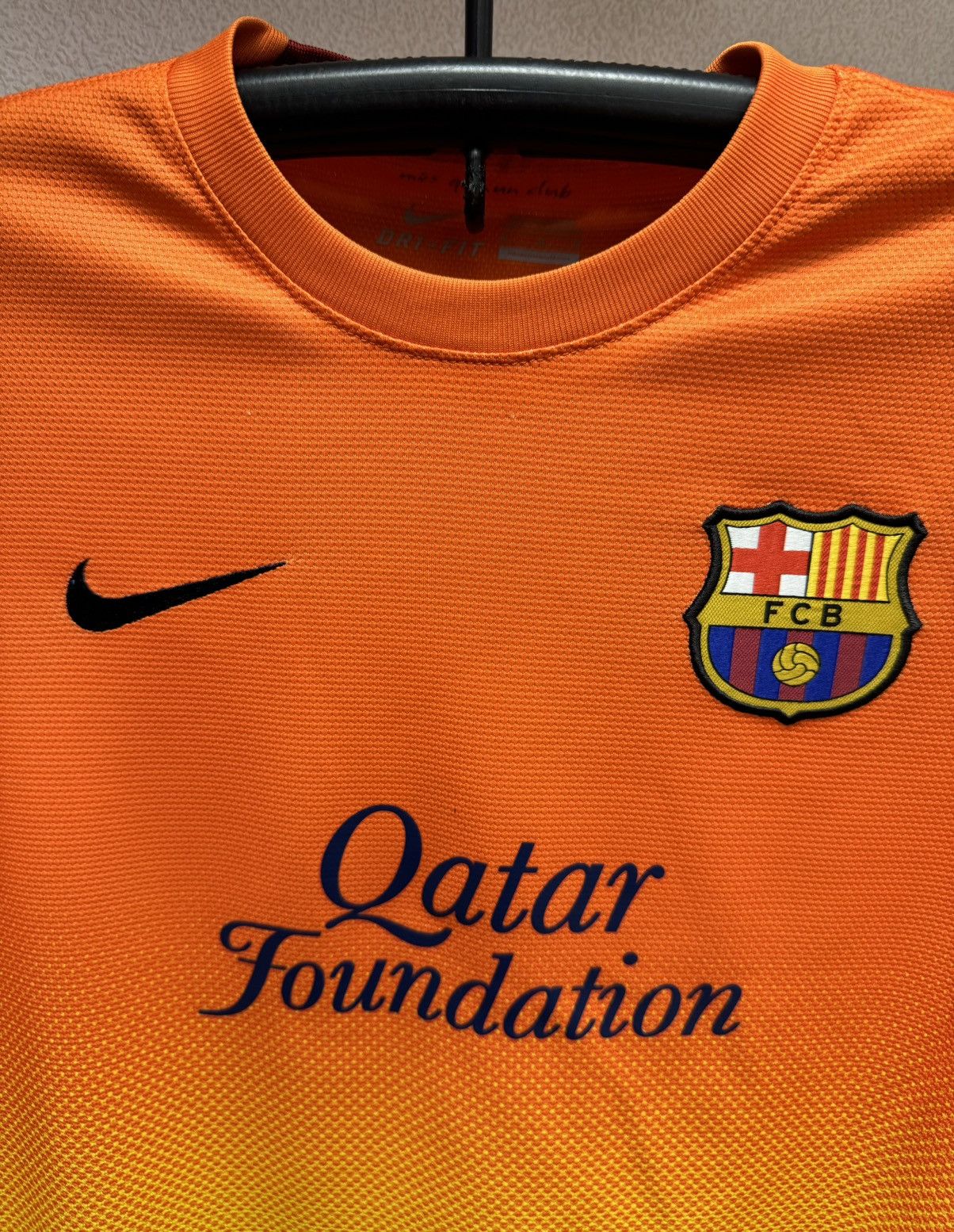 Nike Nike Barcelona soccer jersey M sz apl patch Size US M / EU 48-50 / 2 - 6 Thumbnail