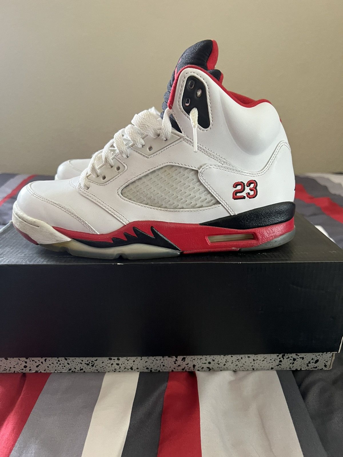 Jordan Brand Air Jordan Retro 5 (Fire Red) Size US 9 / EU 42 - 1 Thumbnail