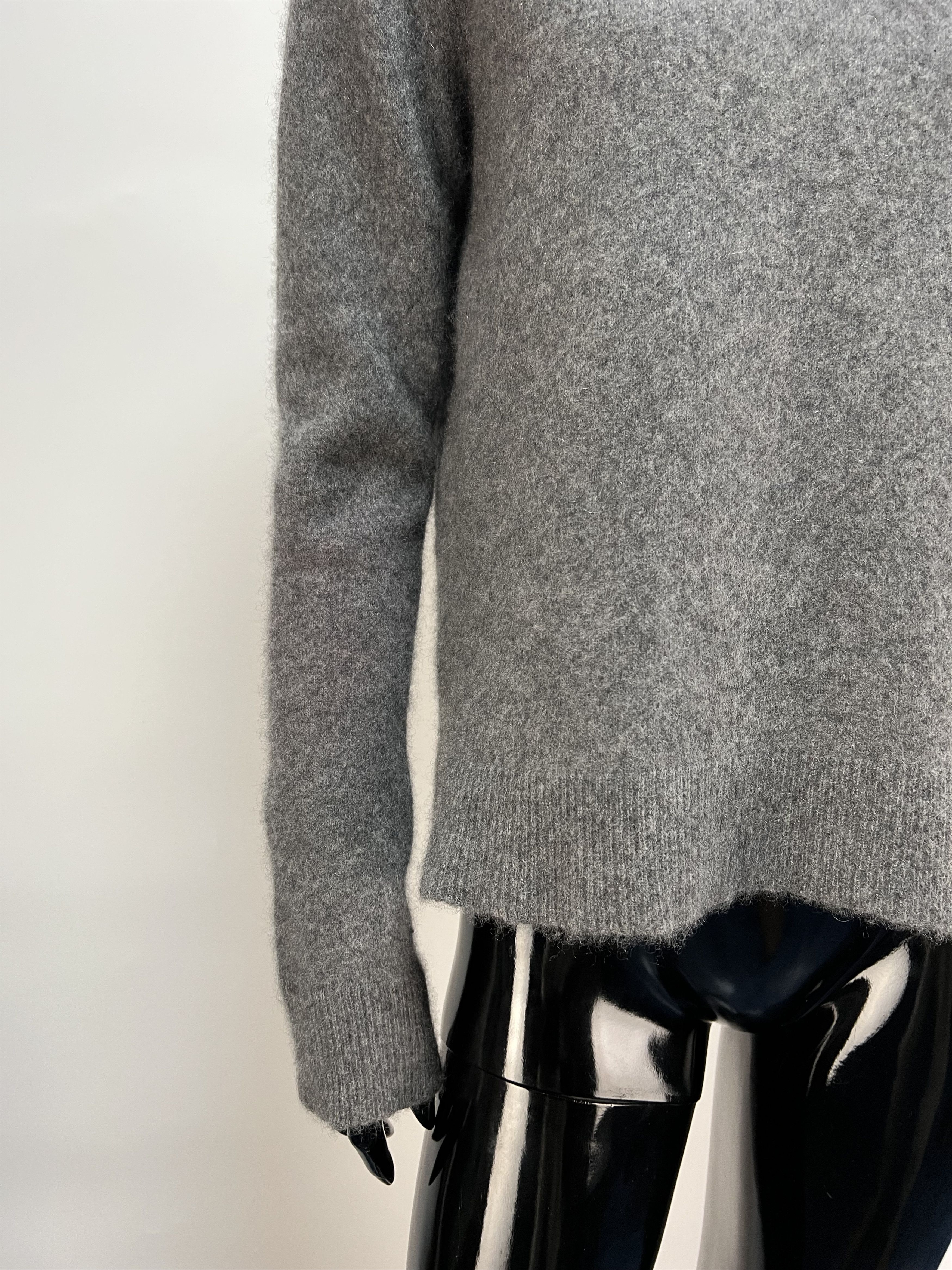 Zadig & Voltaire Zadig & Voltaire Cashmere V-Neck Sweater Leather Aplication Size S / US 4 / IT 40 - 7 Thumbnail