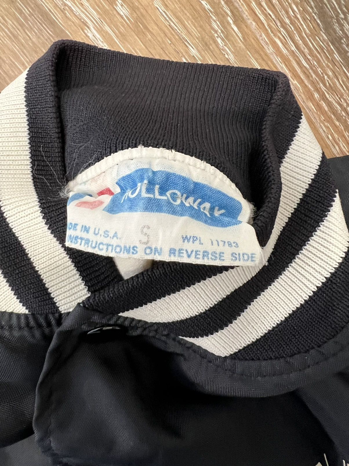 Vintage Vintage Neil Sedaka 77 Elektra Records Tour Bomber jacket Size US S / EU 44-46 / 1 - 4 Thumbnail
