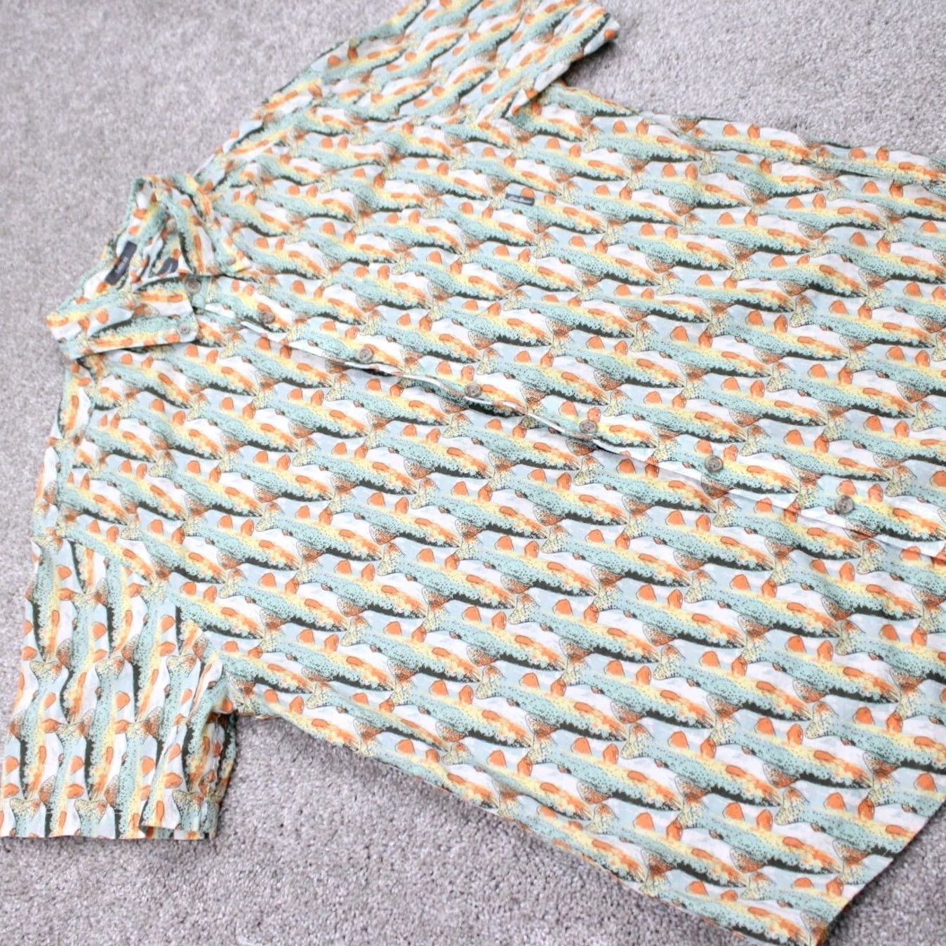 Eddie Bauer Eddie Bauer AOP Shirt Mens Large Fish All Over Print Classic Fit Cotton S/S Button-Up Chest 24in Beige Plaid Pattern Mens Long Sleeve? Size US L / EU 52-54 / 3 - 6 Thumbnail