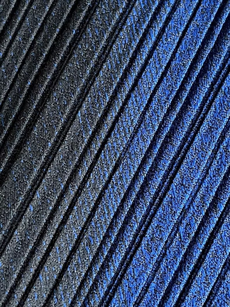 Issey Miyake Issey Miyake size:3 A deep blue to black gradient mainline Size S / US 4 / IT 40 - 9 Thumbnail
