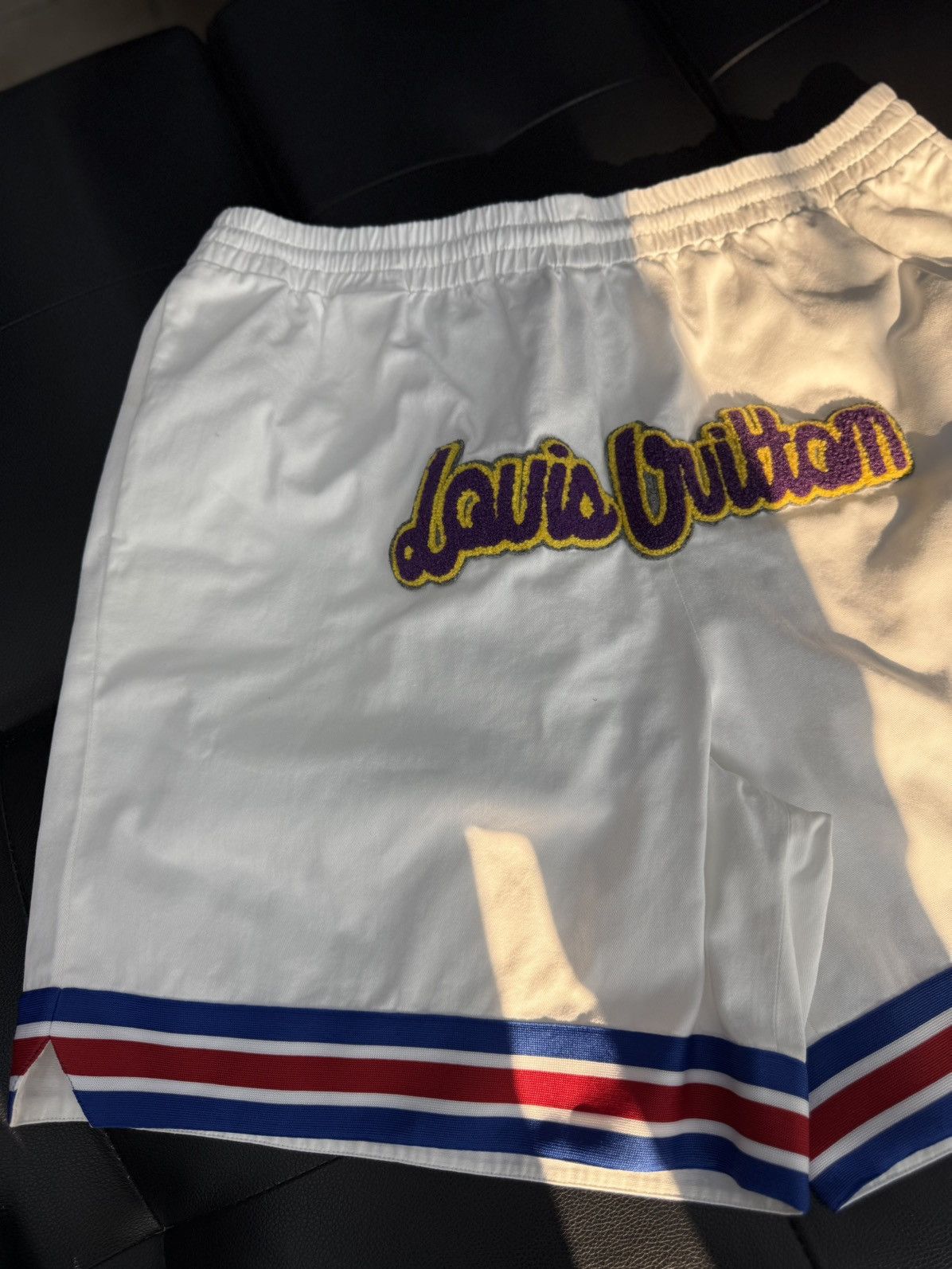 Louis Vuitton Louis Vuitton NBA Shorts Size 4L RARE Pre Owned Size US 38 / EU 54 - 4 Thumbnail