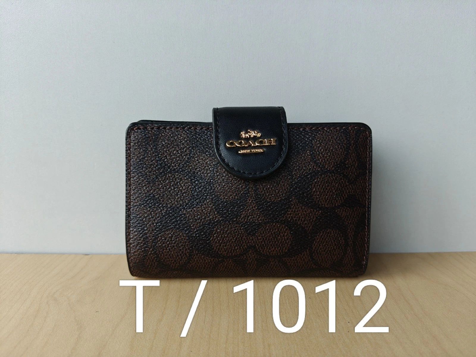 Coach Coach Medium Corner Zip Wallet In Signature T/1012 Size ONE SIZE - 12 Thumbnail