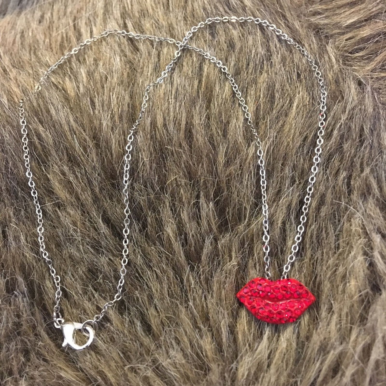 Jewelry Rhinestone red lips pendant on silver chain Size ONE SIZE - 8 Thumbnail