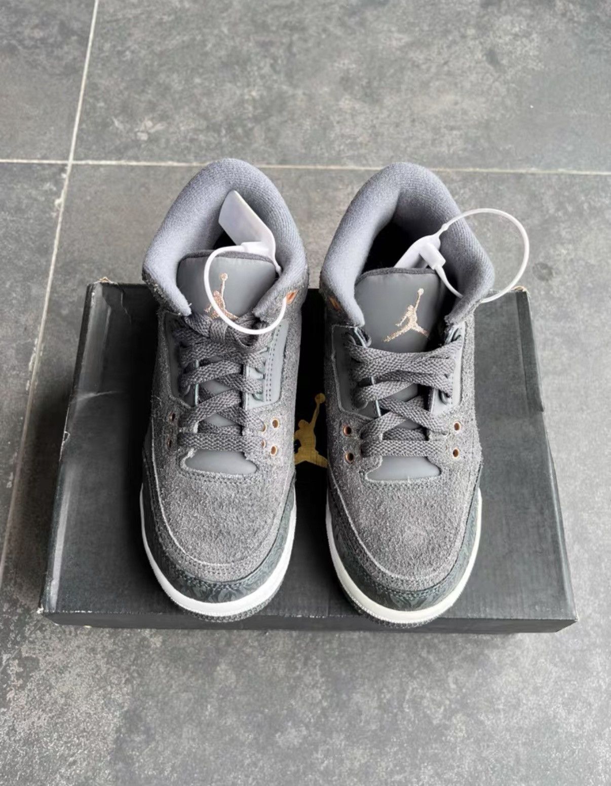 Jordan Brand Air Jordan 3 Retro Grey Suede J42 Size US 5 / IT 35 - 2 Thumbnail