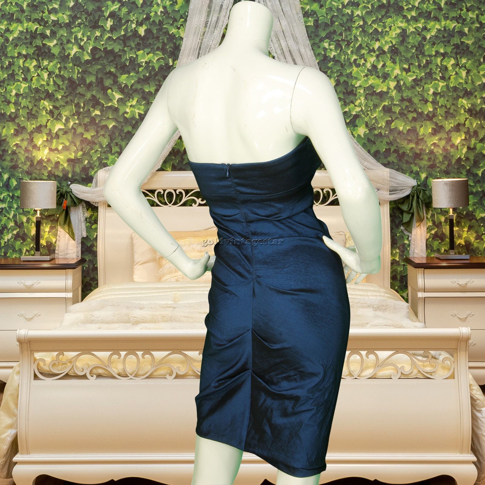 the woman in the green dress painting Canvas Prints Famous-