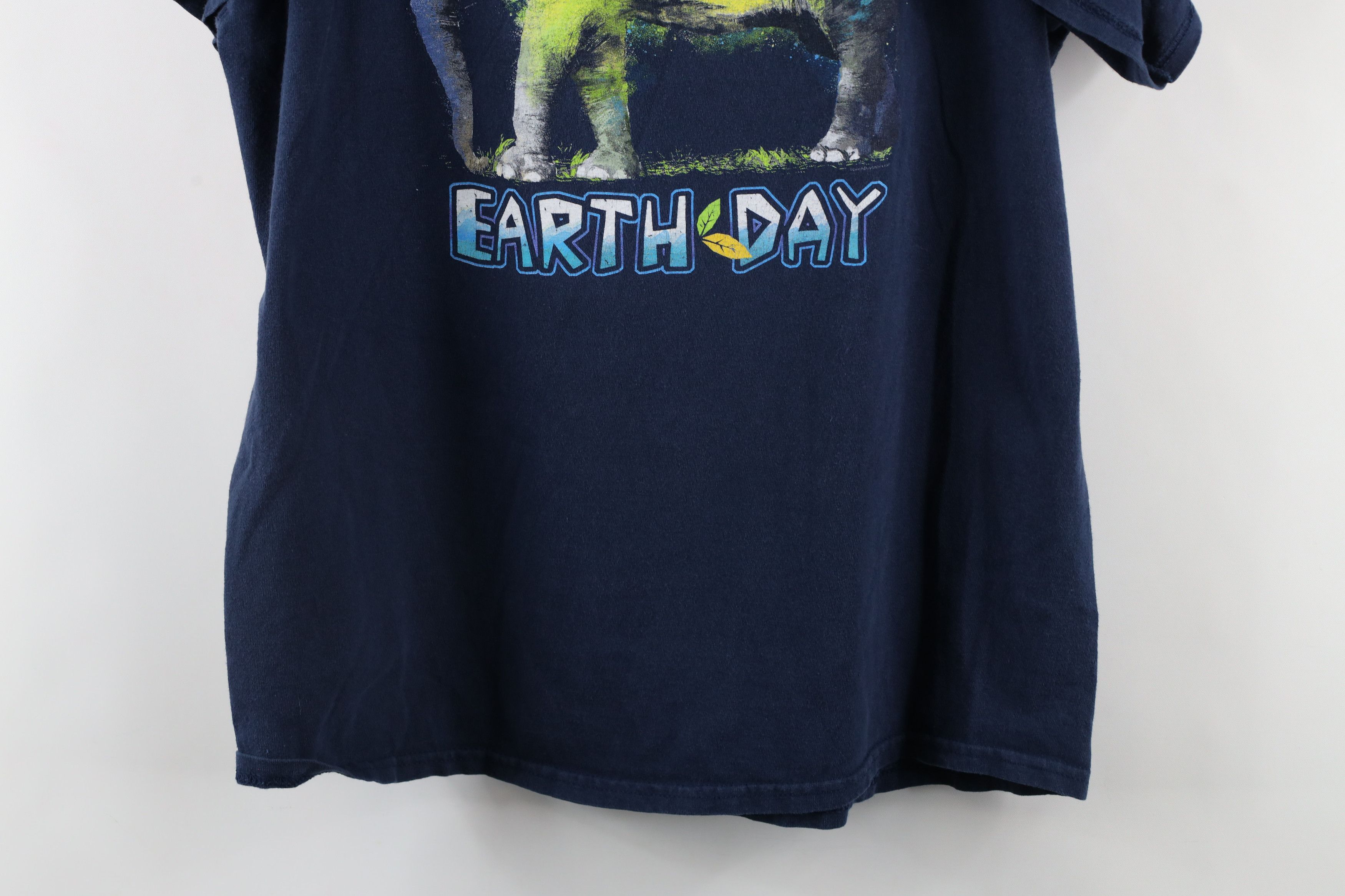 Vintage Vintage 90s Streetwear Out Earth Day Elephant Nature T-Shirt Size US L / EU 52-54 / 3 - 3 Thumbnail
