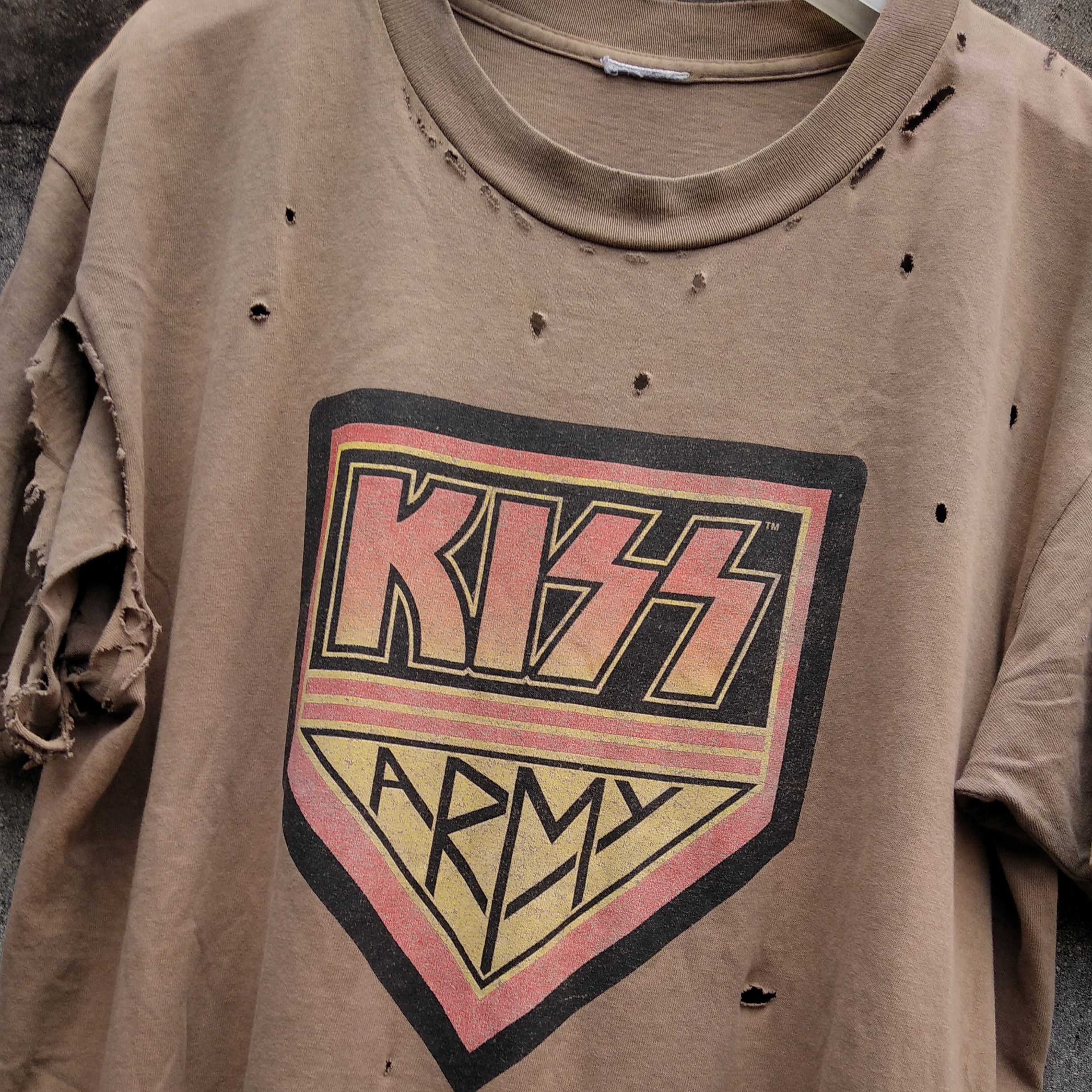 Band Tees Vintage 90's KIZZ Thrashed T-Shirt Size US L / EU 52-54 / 3 - 5 Thumbnail