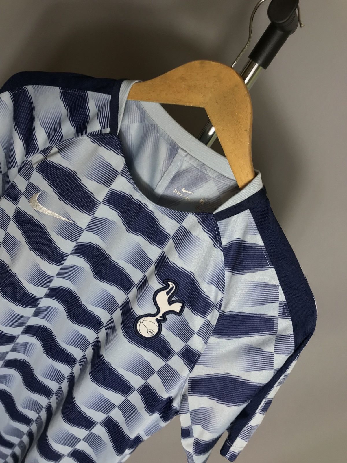 Nike × Sports Specialties 2017-2018 TOTTENHAM Pre-Match Football Shirt Squad GX Top Size US S / EU 44-46 / 1 - 2 Thumbnail