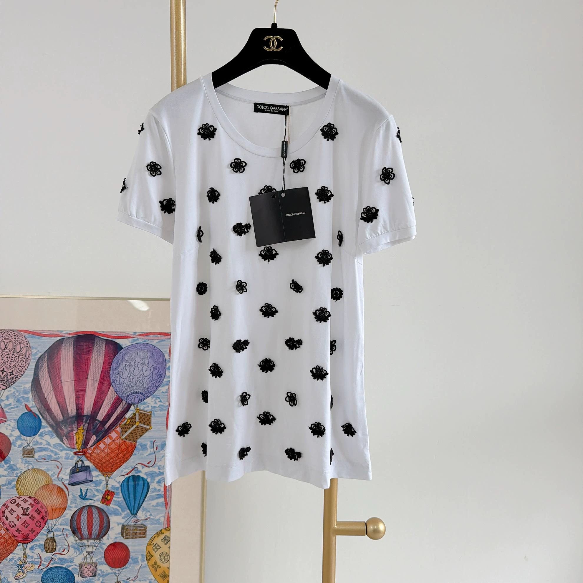 Dolce & Gabbana Dolce&Gabbana White 3D Floral T-Shirt L Size L / US 10 / IT 46 - 1 Thumbnail