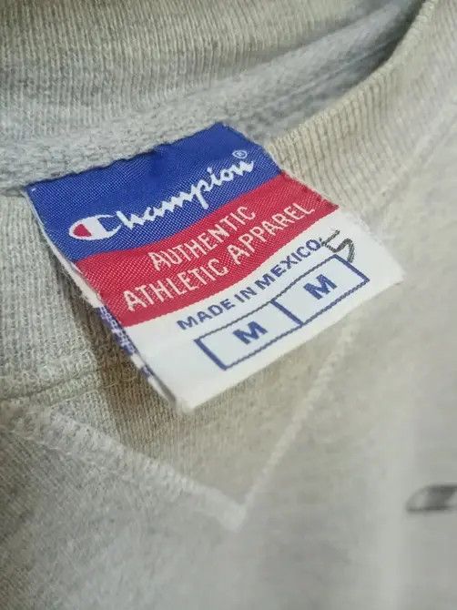 Champion Vintage 90's Champion small logo crewneck Size US M / EU 48-50 / 2 - 6 Thumbnail
