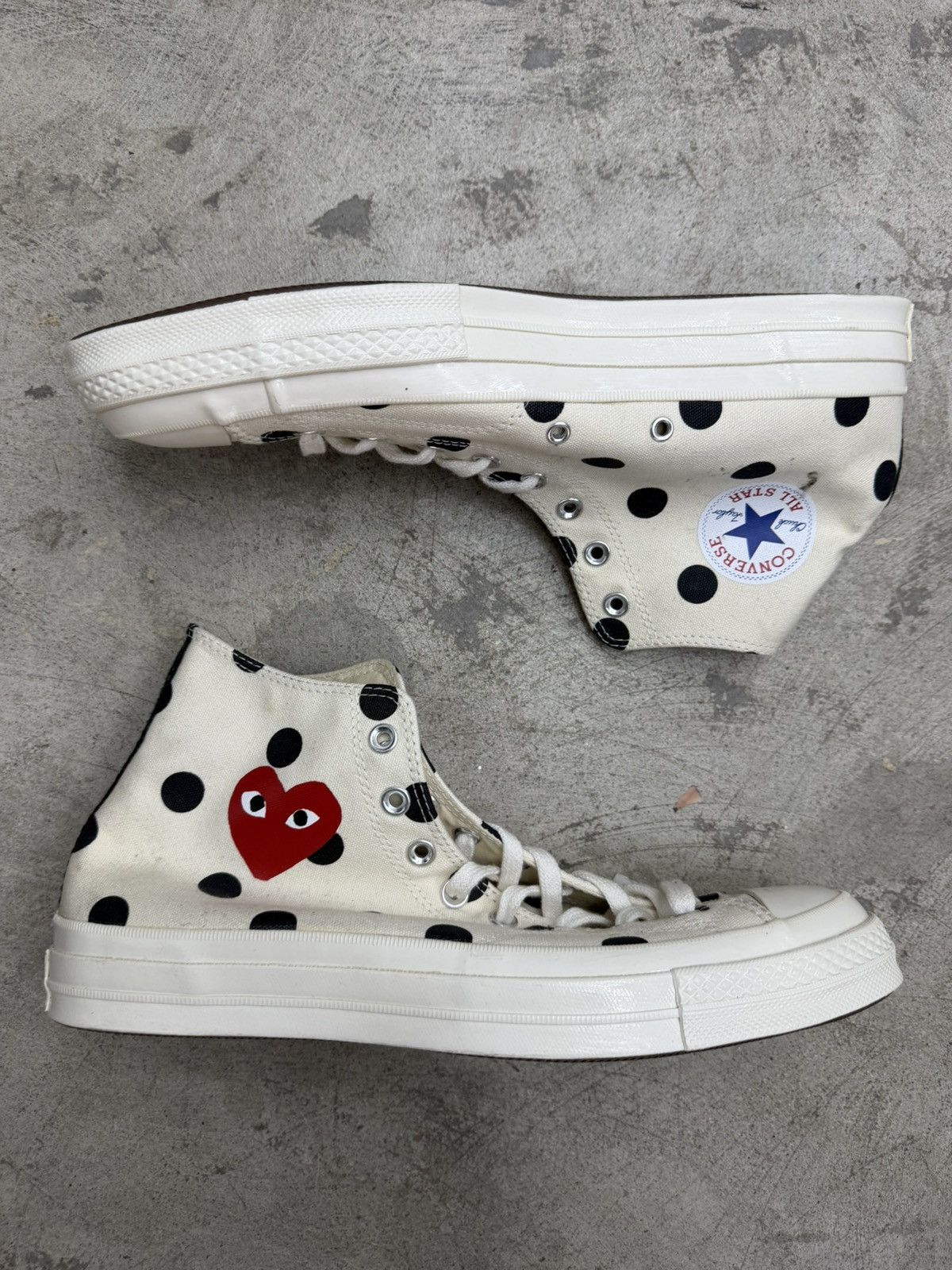 Comme des Garcons PLAY × Converse Comme Des Garcons Converse High Top White Polka Dot Size US 11 / EU 44 - 1 Thumbnail