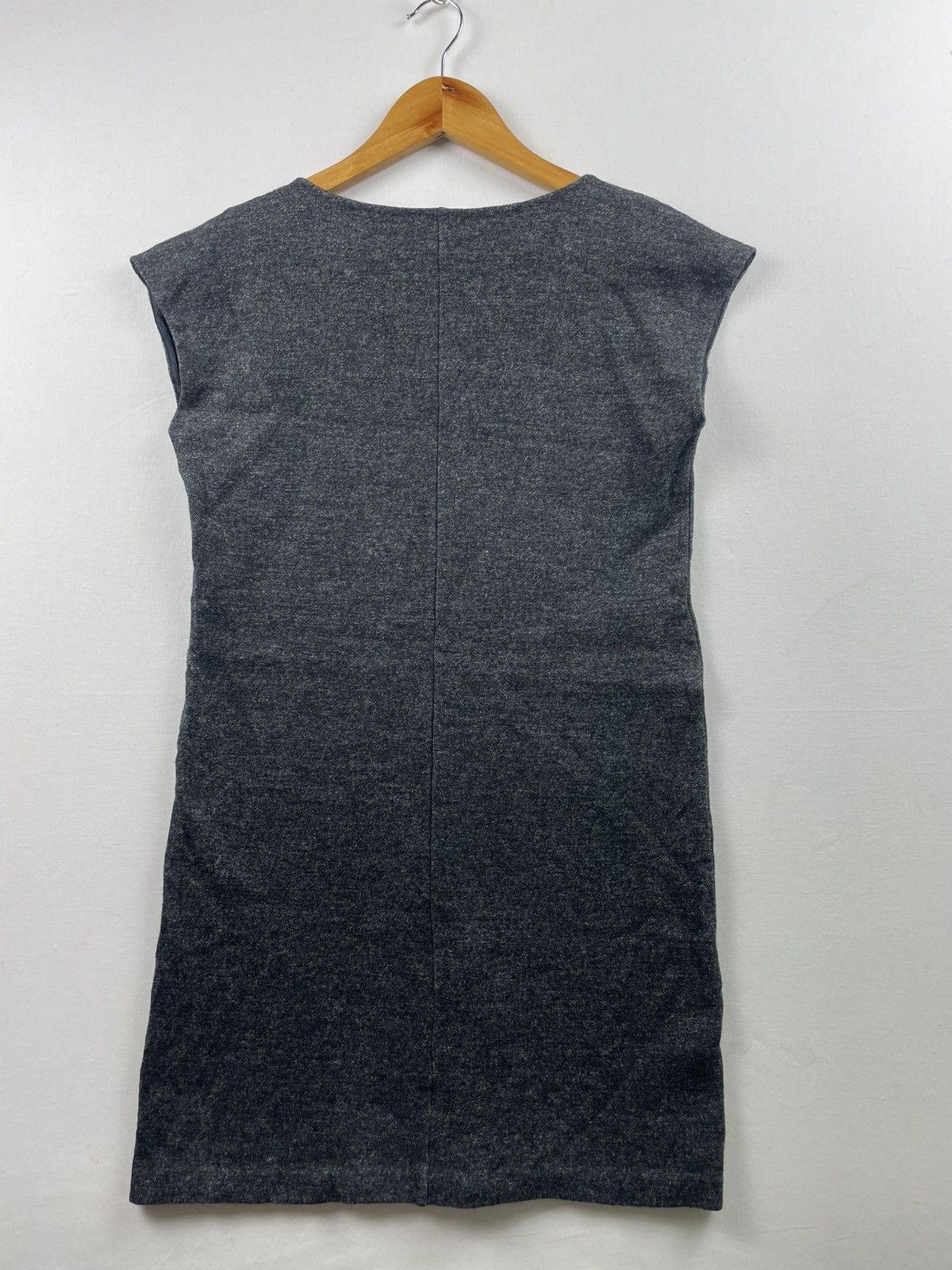 Prada Prada gray sleeveless V-neck knit mini shift dress. Size M / US 6-8 / IT 42-44 - 2 Thumbnail