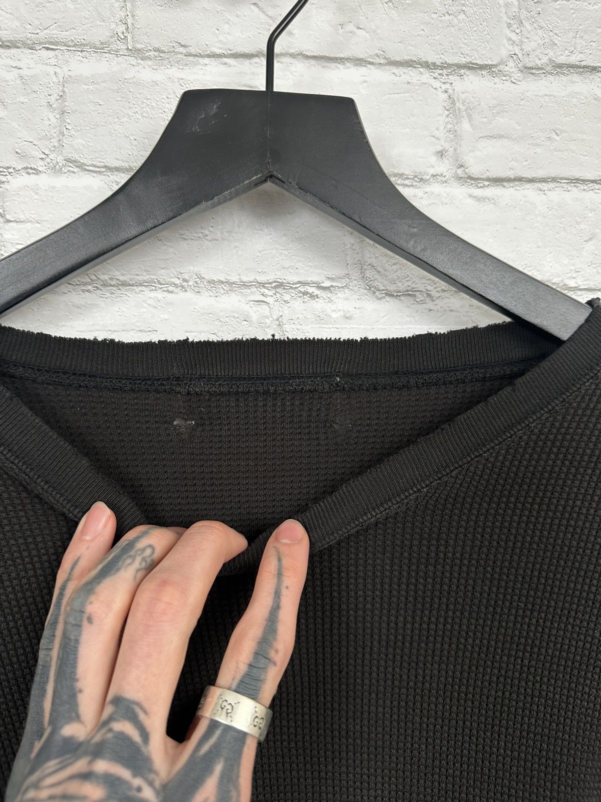 Vintage (L) PERFECTLY THRASHED WAFFLE Knit Black Longsleeve Tee Size US L / EU 52-54 / 3 - 11 Thumbnail