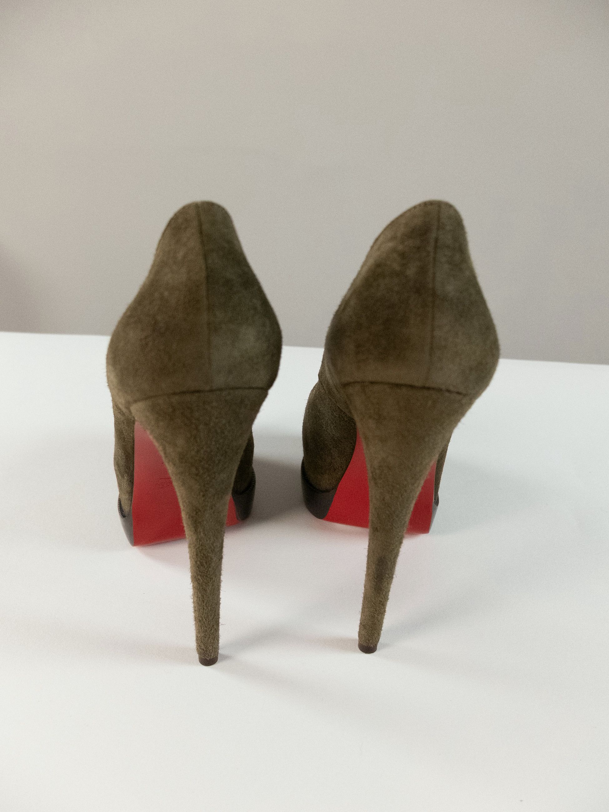Christian Louboutin CHRISTIAN LOUBOUTIN Palais Royal green suede pumps 7 37 Size US 7 / IT 37 - 4 Thumbnail