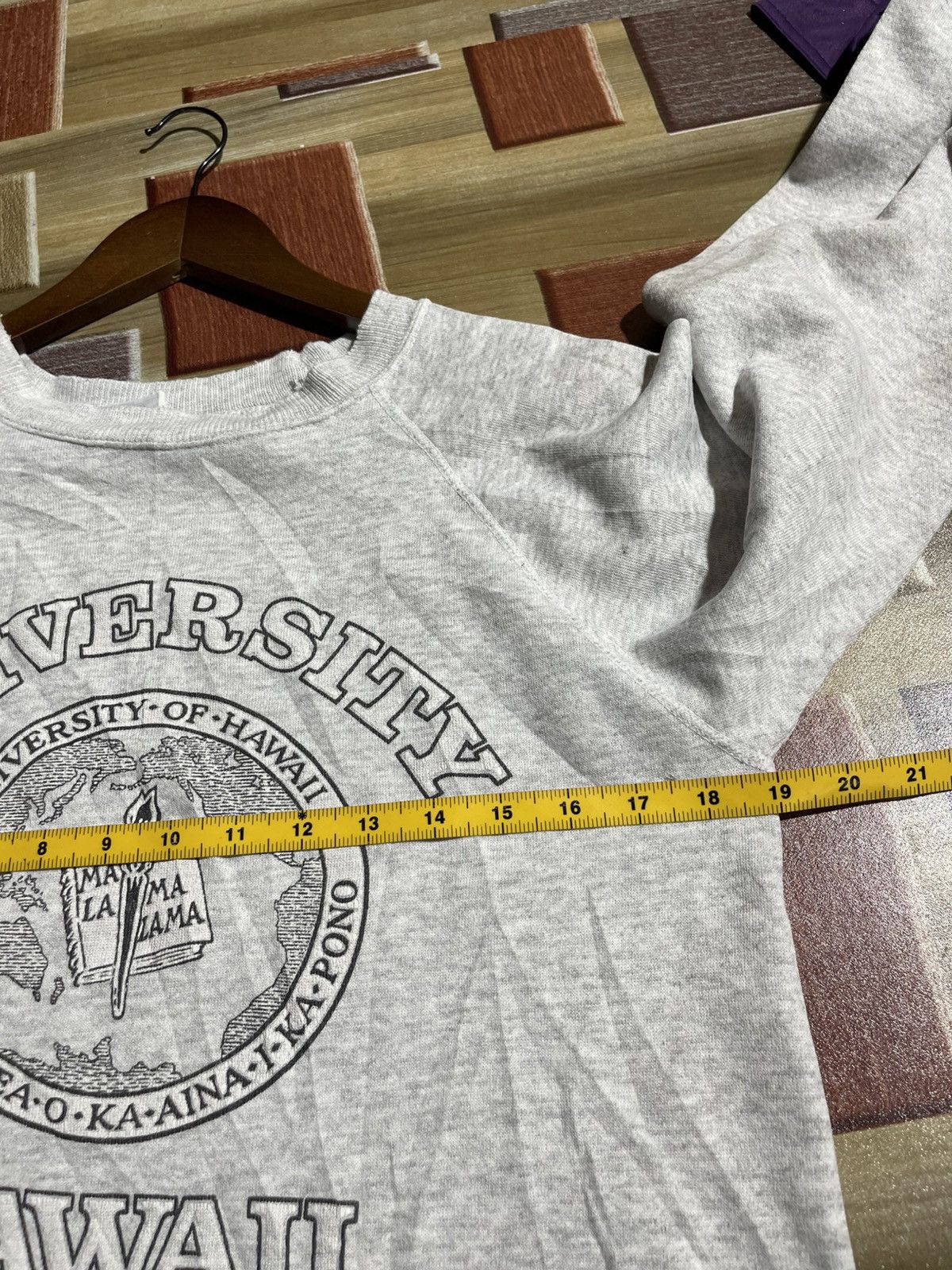 Vintage Vintage 1990 university of hawaii distressed sweatshirt Size US S / EU 44-46 / 1 - 8 Thumbnail