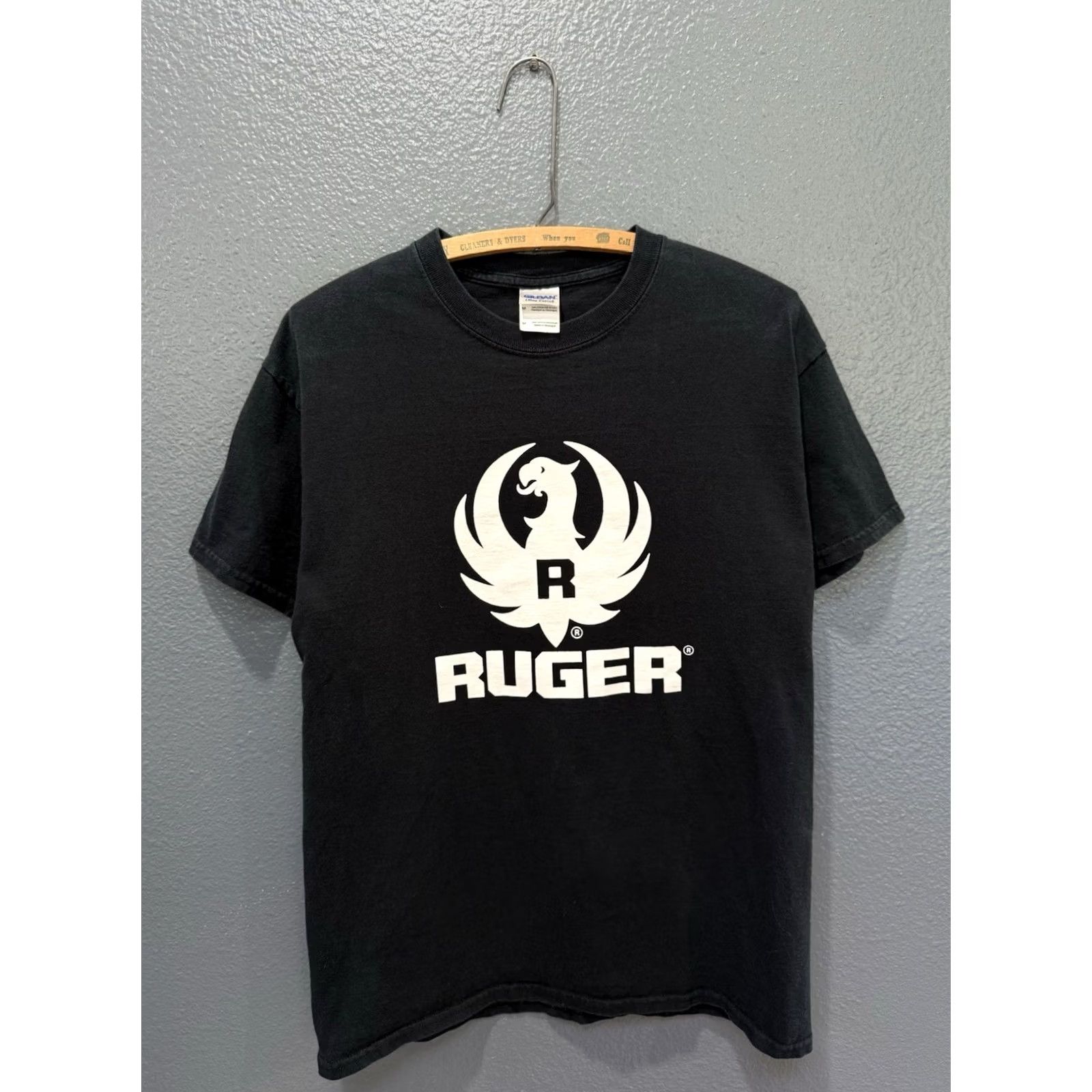 Gildan VINTAGE Ruger Firearms Black Graphic Tee Shirt M Gildan Men's Shirt Size Medium Black Graphic Ruger Firearms 90s 00s Mens Size US M / EU 48-50 / 2 - 3 Thumbnail