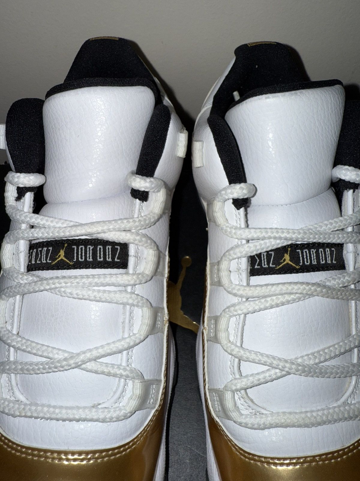 Jordan Brand Air Jordan Retro 11 Low “Closing Ceremony” EXC w/OG Box sz 9 Size US 9 / EU 42 - 8 Thumbnail