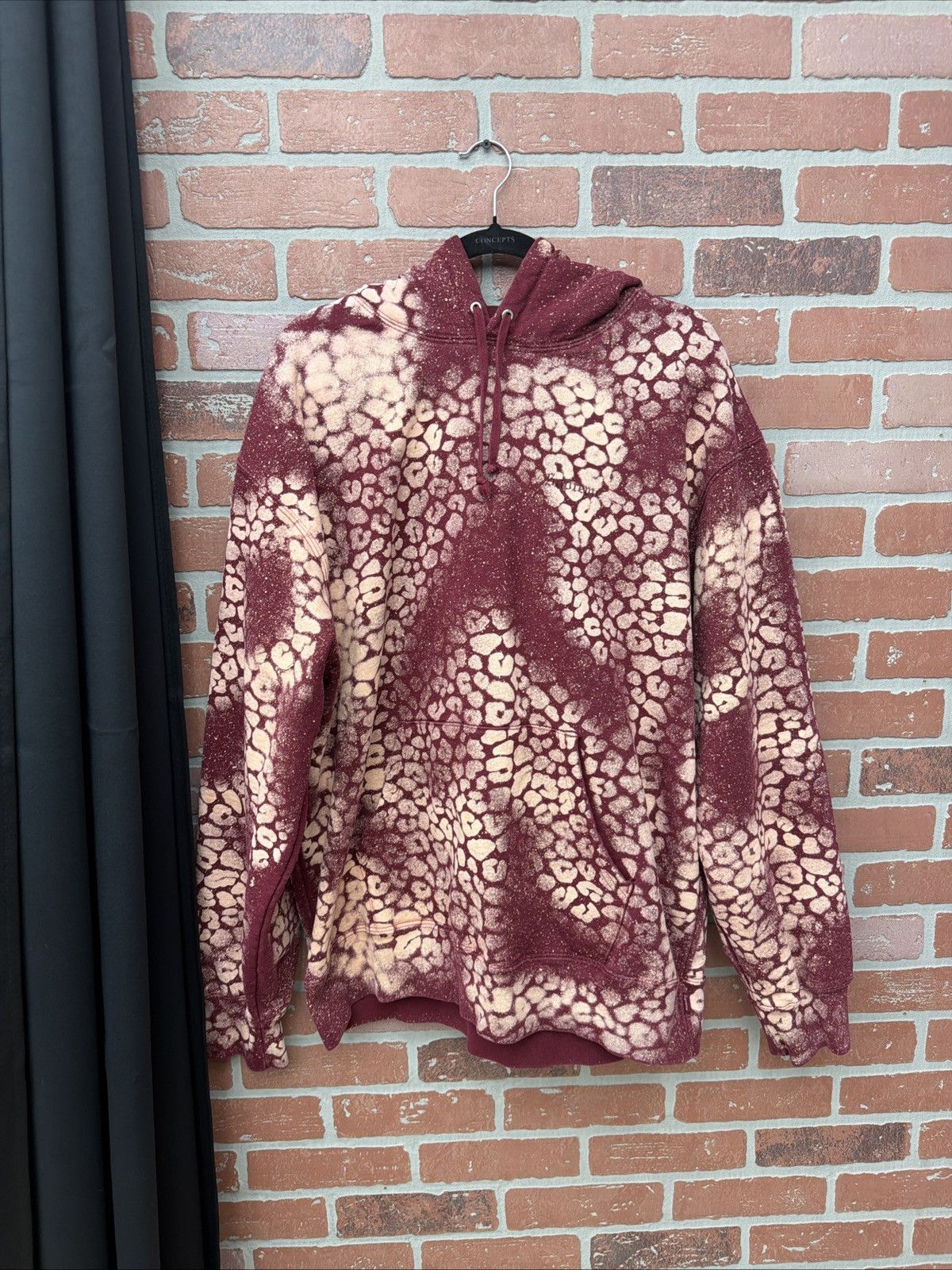 Supreme Supreme Bleached Leopard Hoodie Size Xl Used Quick Shipping Size US XL / EU 56 / 4 - 1 Thumbnail