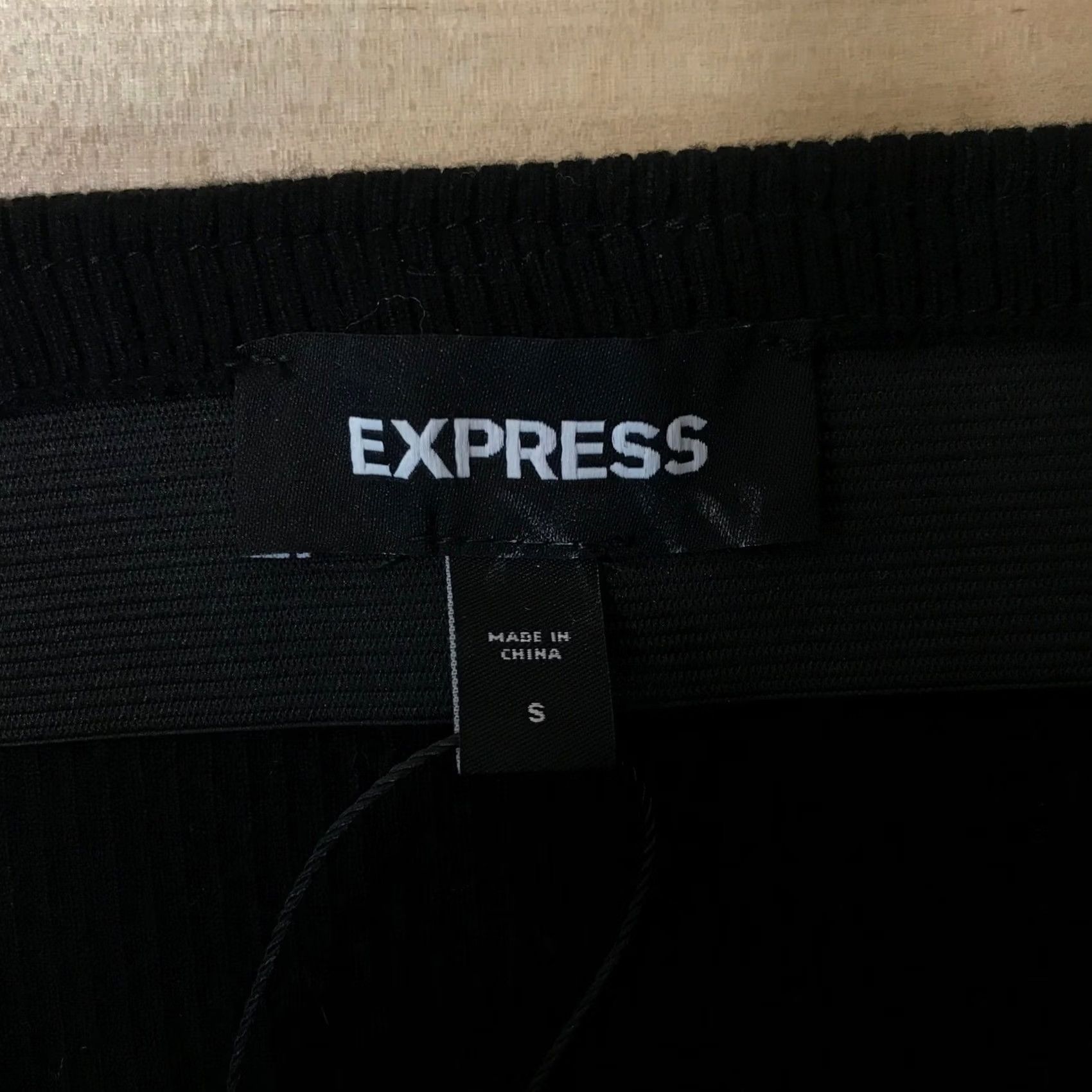 Express Express Black Ribbed Knit Pencil Midi Skirt with Ruffle Hem S Women Knit Midi Skirt Black Women Trumpet Christmas? Size 28" / US 6 / IT 42 - 7 Thumbnail